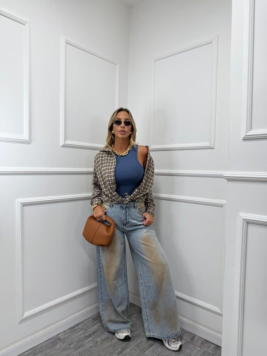 Jeans palazzone lavaggio chiaro effetto sabbiato s21127 by monique