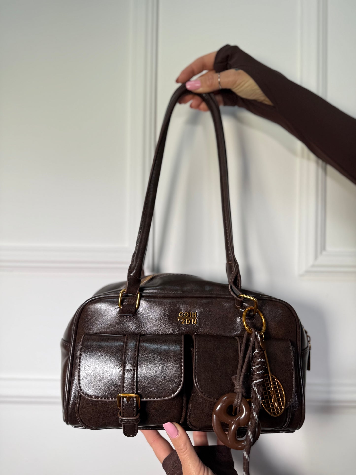 Borsa ecopelle con doppie tasche e charms caffè