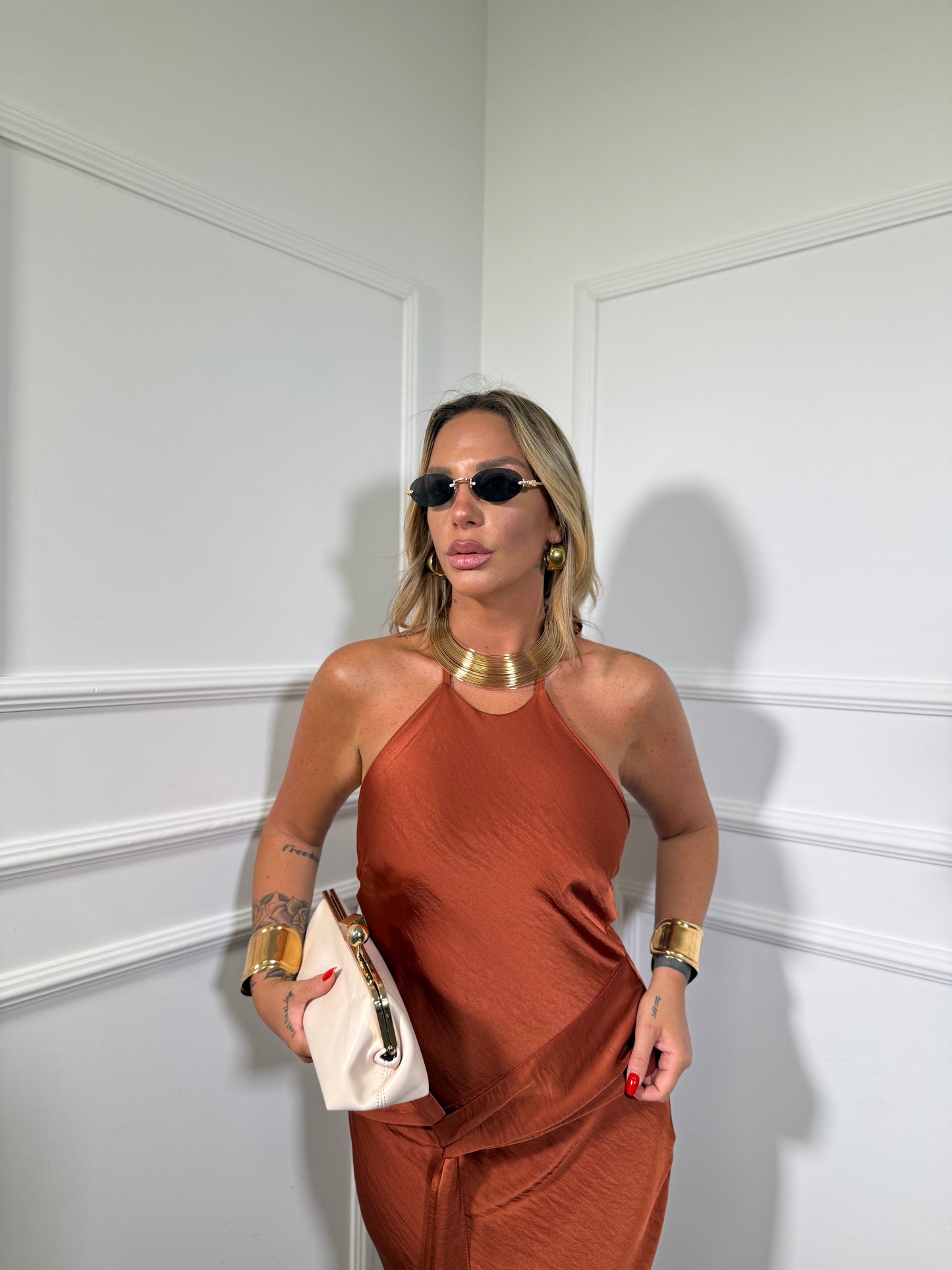 Abito midi in satin scollato sul retro con fusciacca coccio 14061