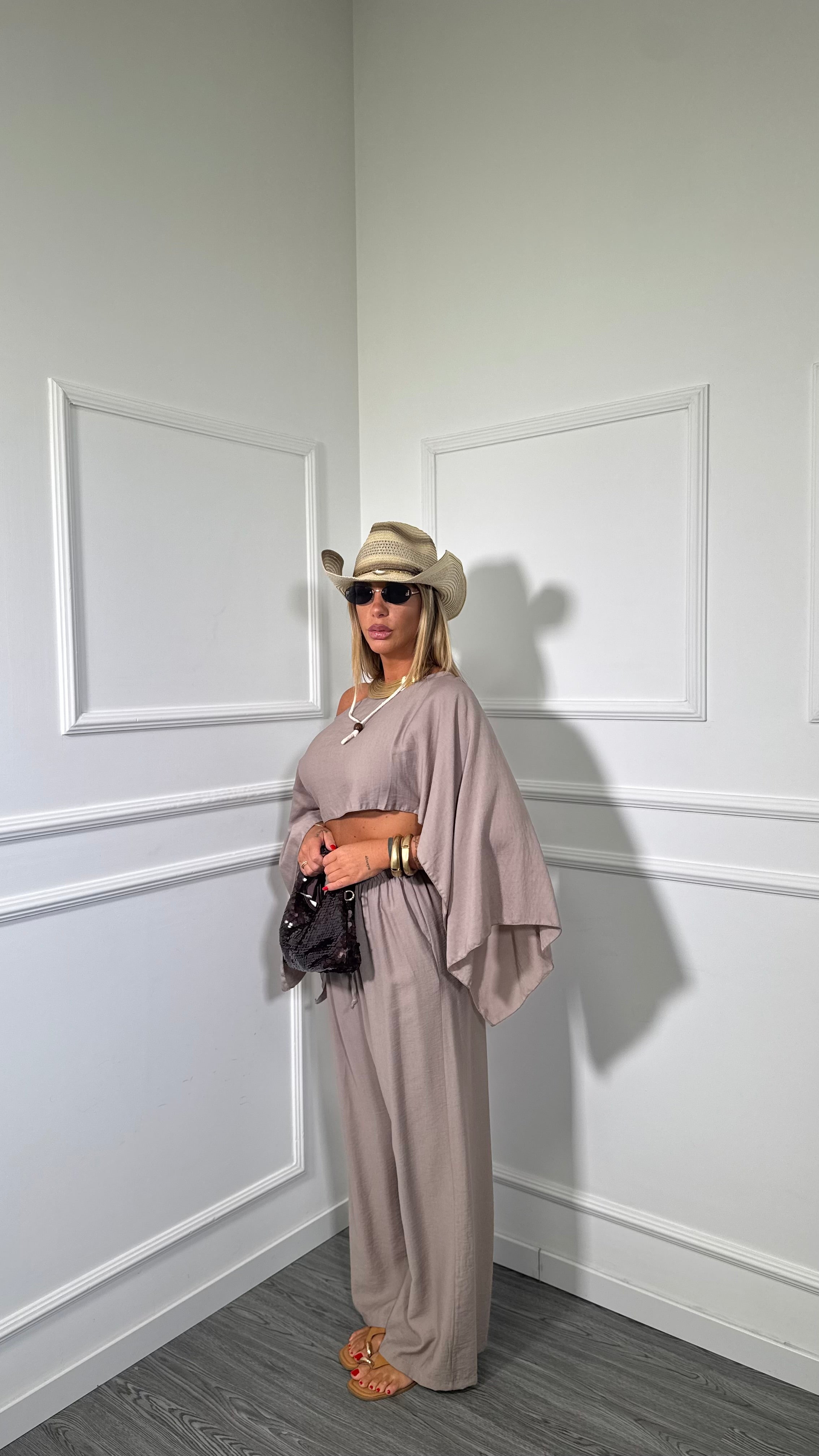 Coordinato in viscosa con top asimmetrico Clodia taupe  7060