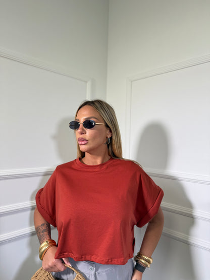 T-shirt crop con spalline e risvolto imbottito coccio 5649