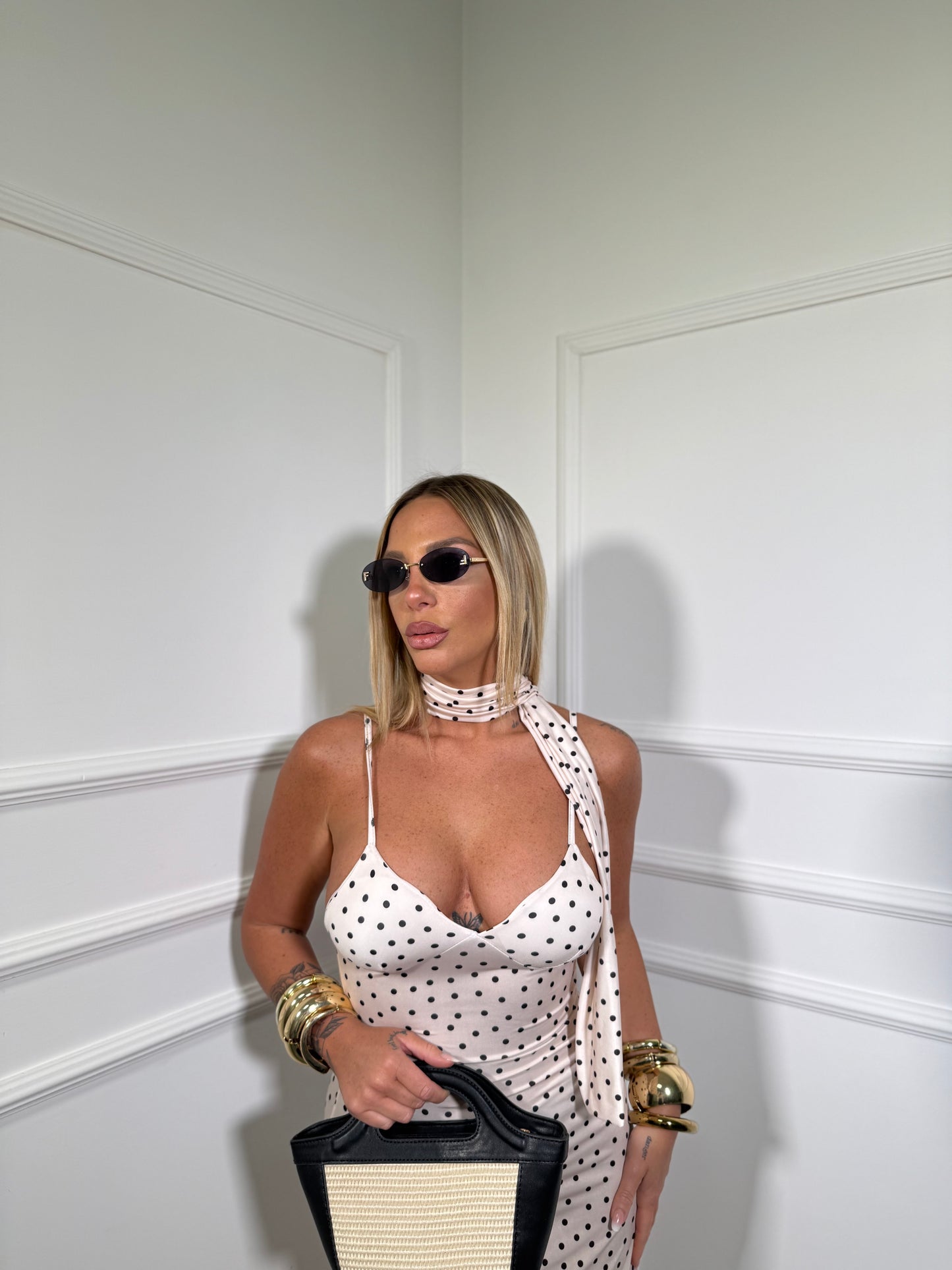 Abito midi in lycra a pois con spacco Selena bianco 6008