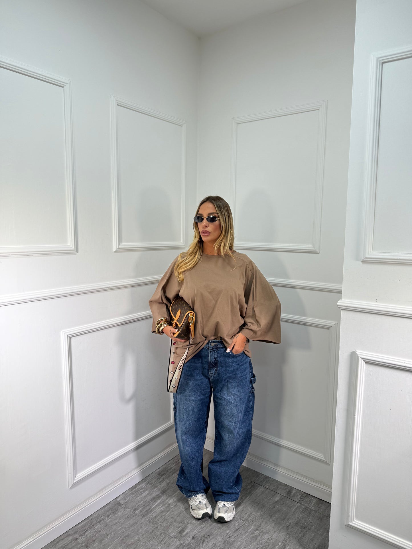 T-shirt oversize taglio vivo camel by justwest 2633t