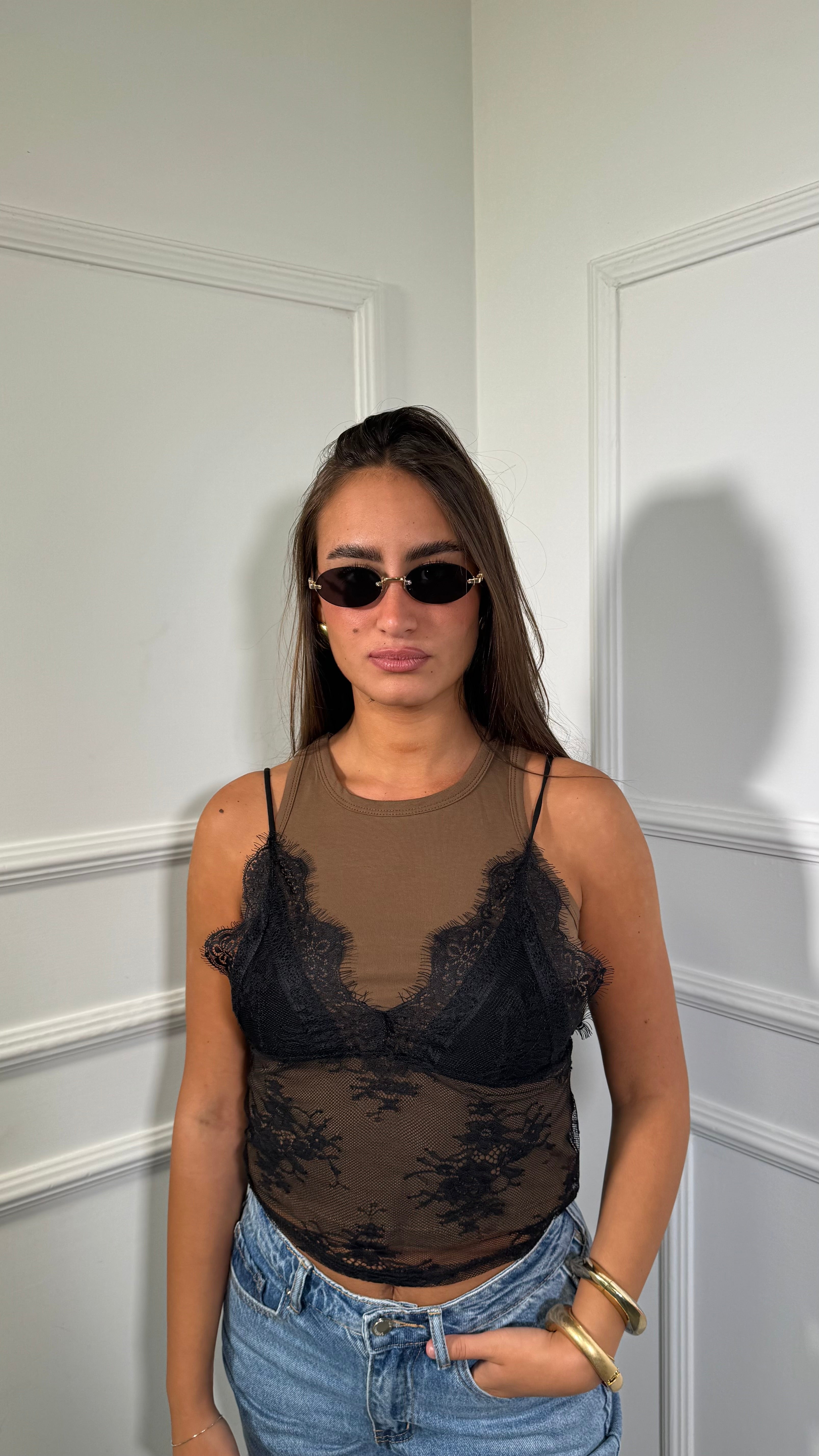 Canotta con top in pizzo marrone