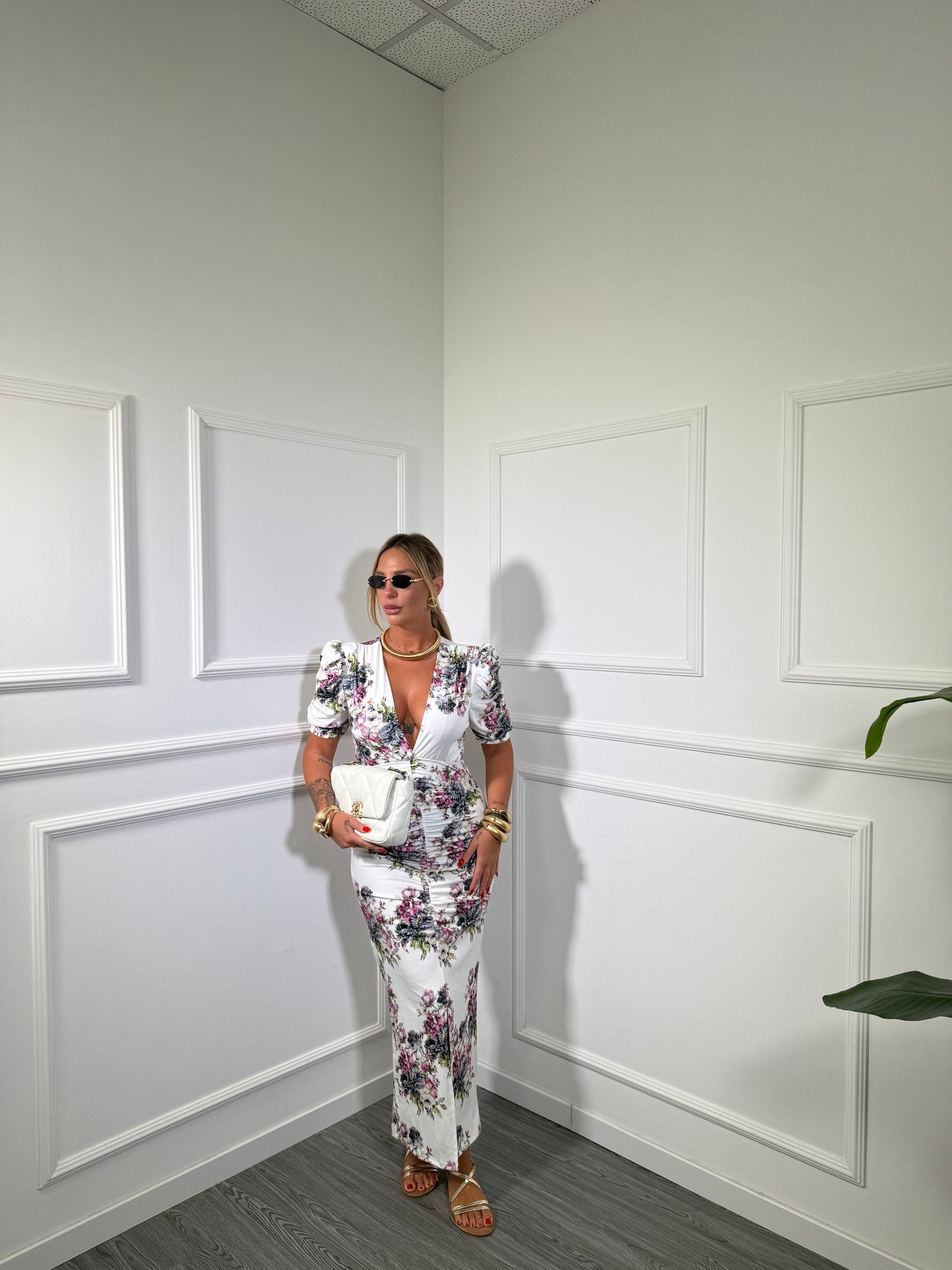 Abito midi in lycra con spalline Sunrise fondo bianco/fiori viola 9141