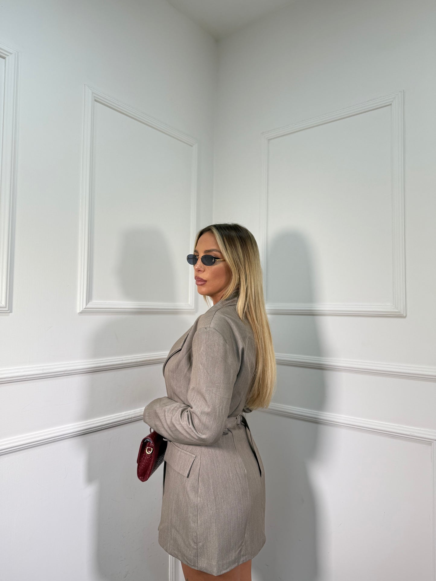 Abito giacca con spalline Montecarlo taupe 510