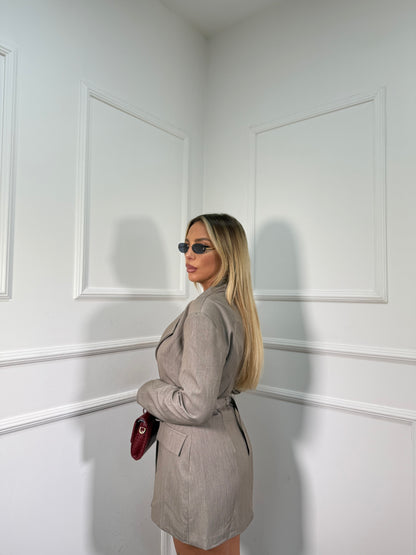 Abito giacca con spalline Montecarlo taupe 510