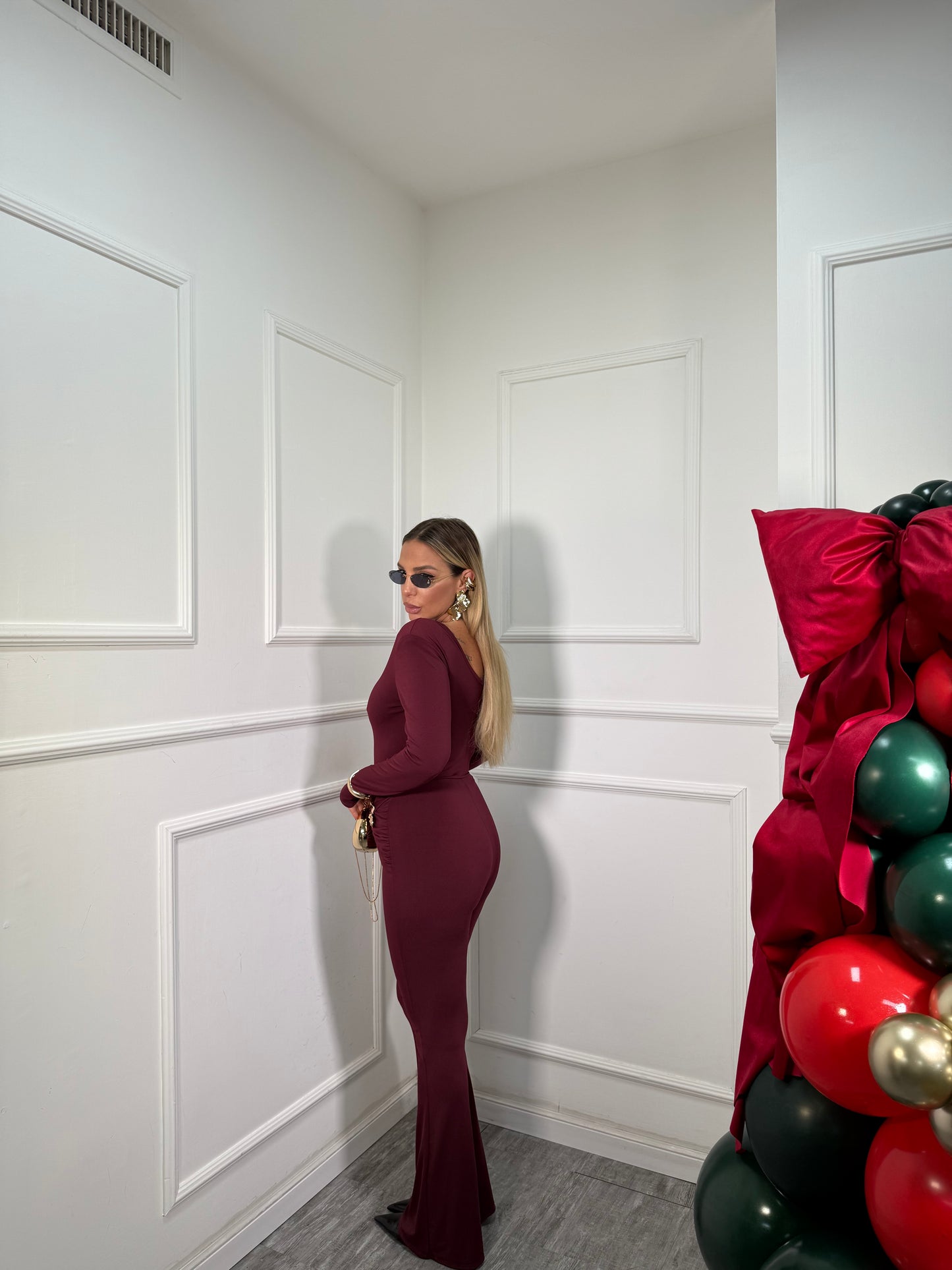 Jumpsuit con drappeggio e spilla Diptyque bordeaux 6650