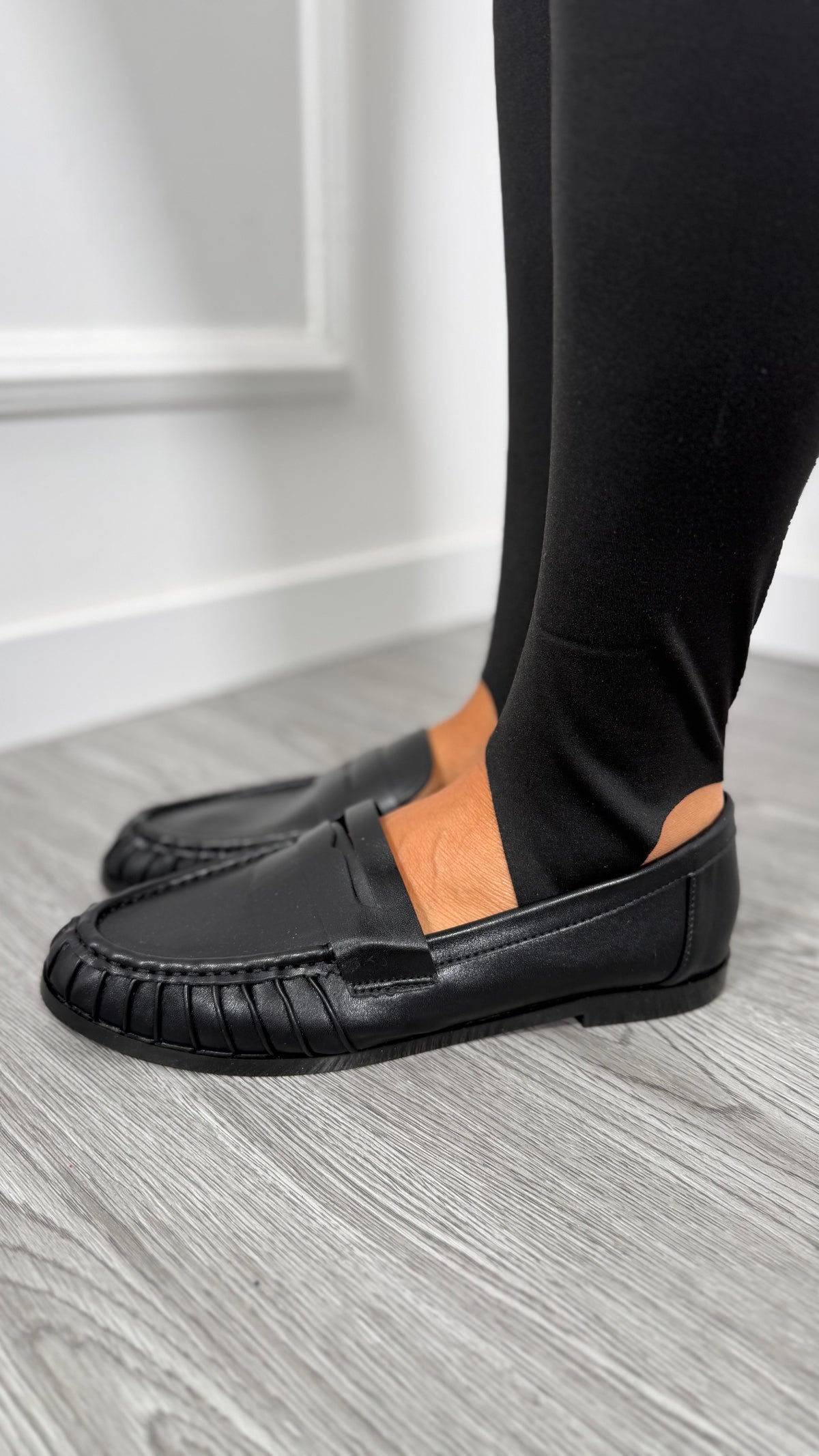 Mocassino ecopelle con drappeggio nero D1662