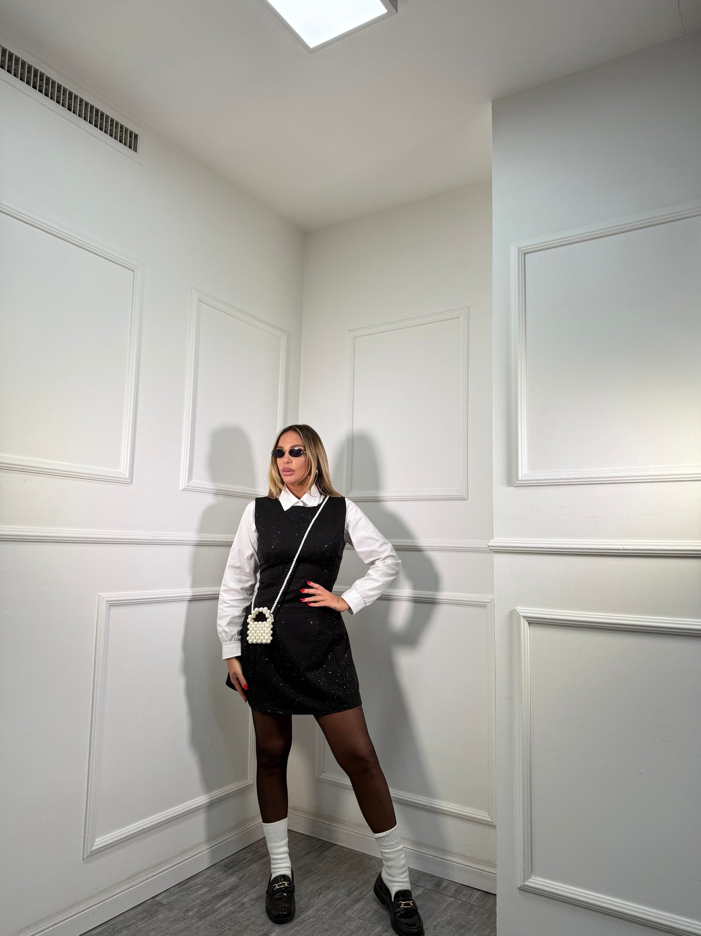 Abito smanicato con micro strass Kety nero my58399