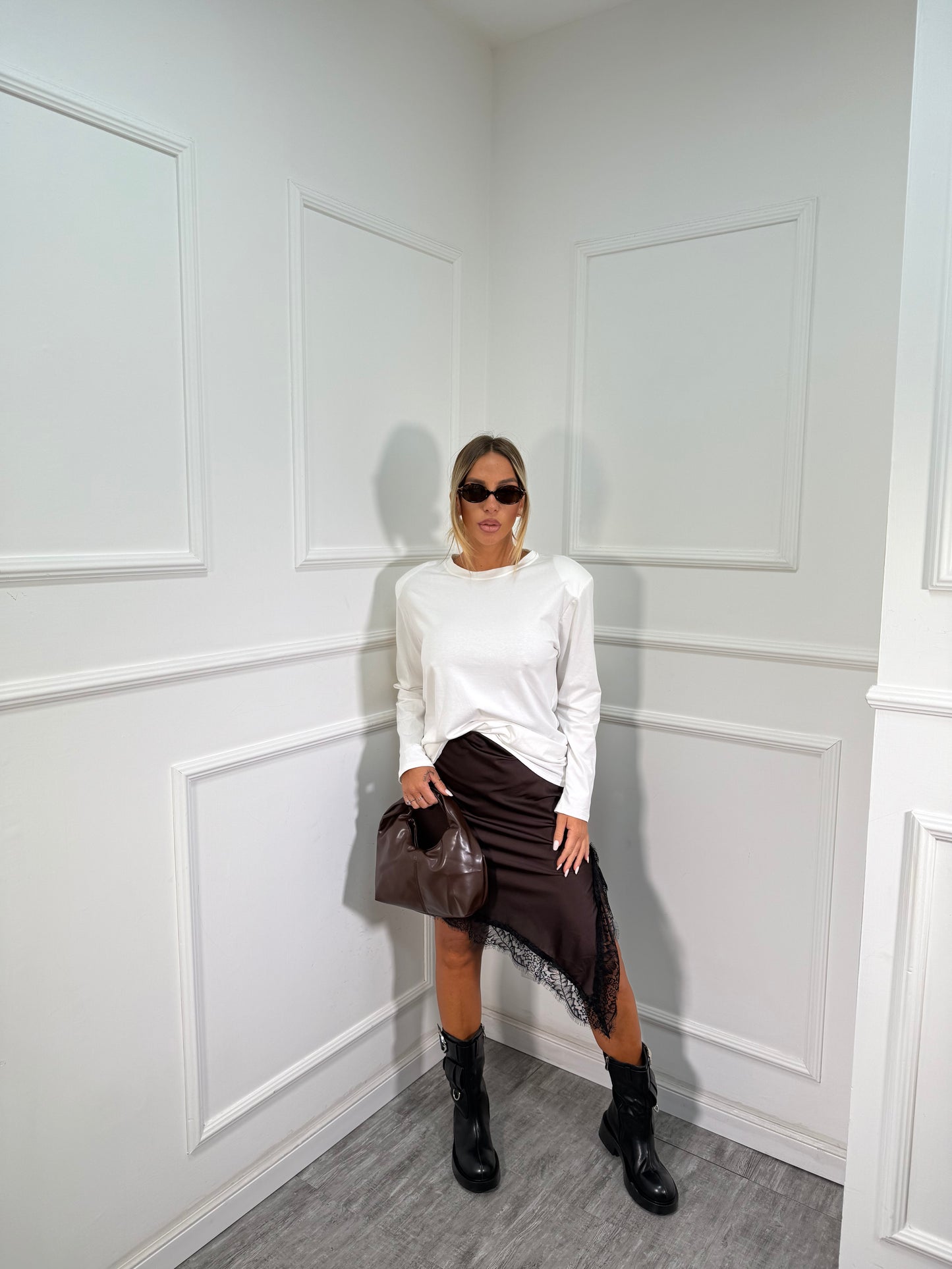 Gonna in satin e pizzo asimmetrica cioccolato 25426