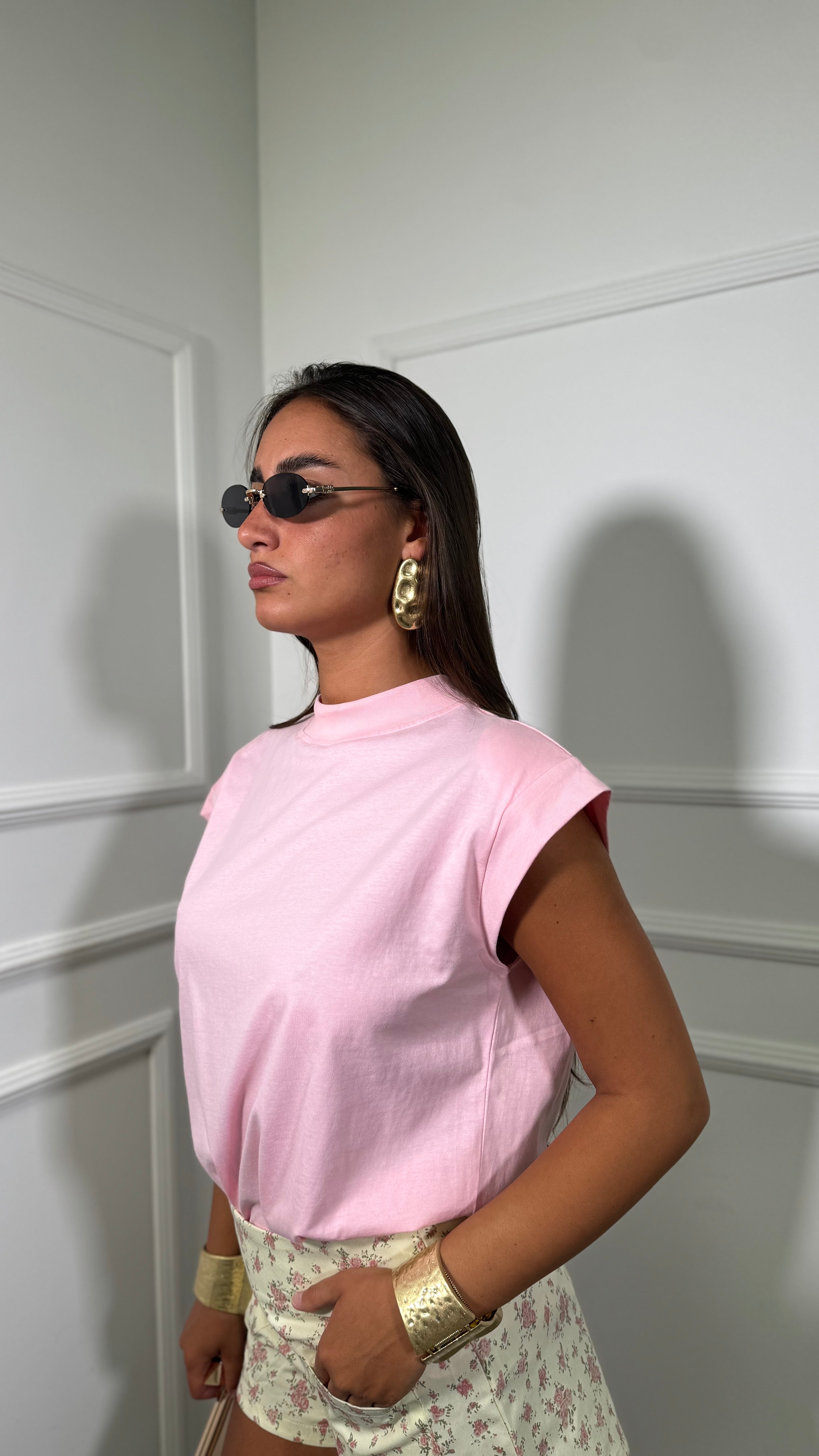 T-shirt giro manica con spalline rosa