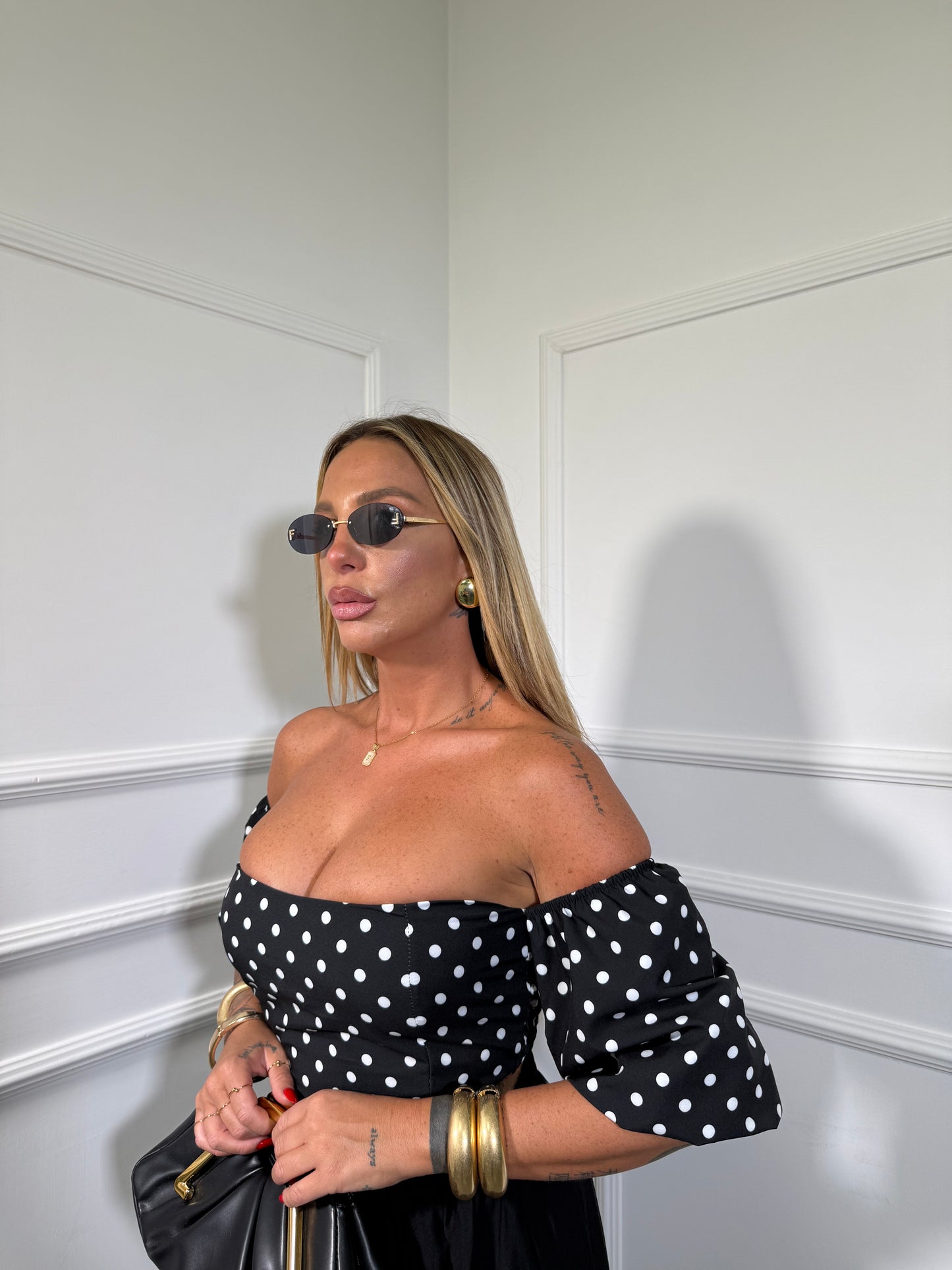 Top scollo a barca pois Amelí nero 30688