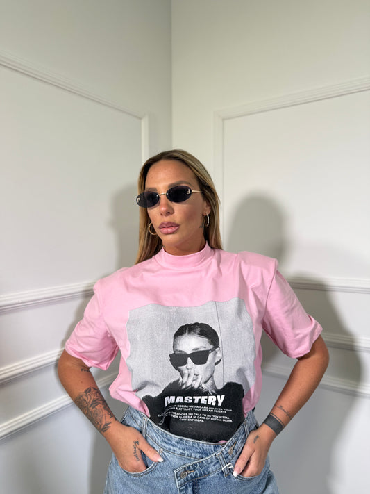 T-shirt oversize mezzo collo con spalline Mastery rosa