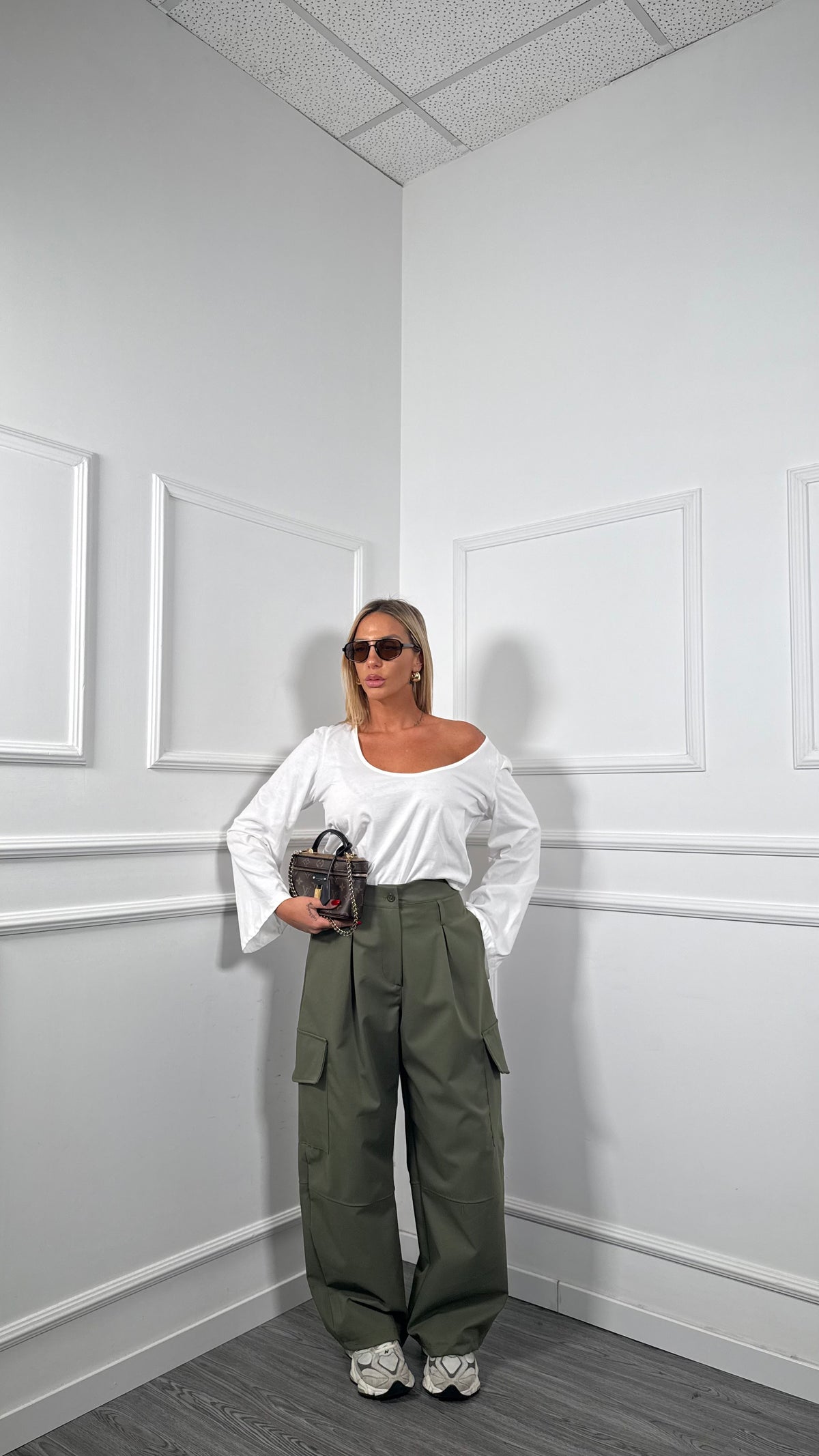 Pantaloni cargo con tasconi e cintura Sinclair verde militare 31121