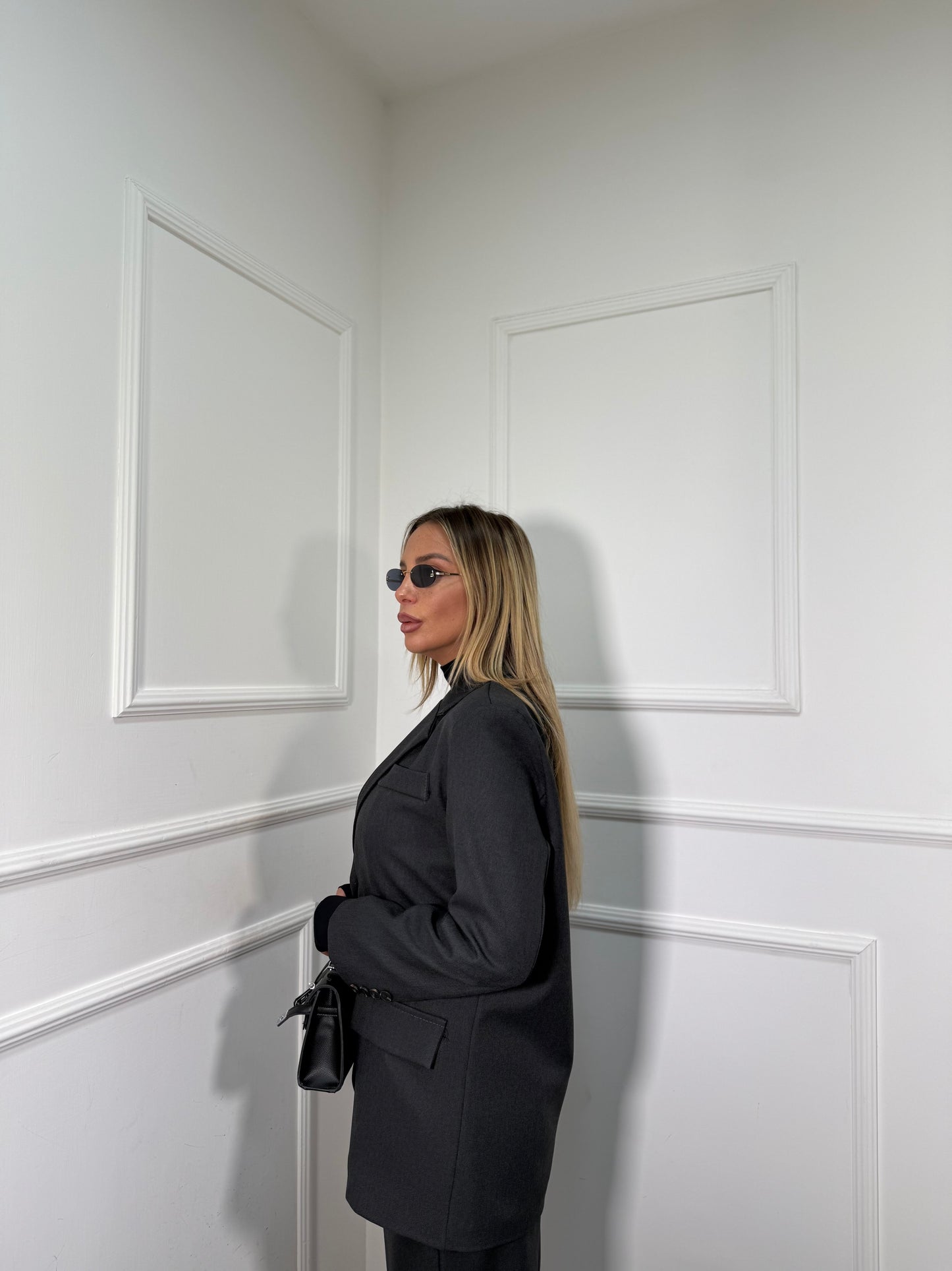 Tailleur con spalline Kendra grigio antracite m10114