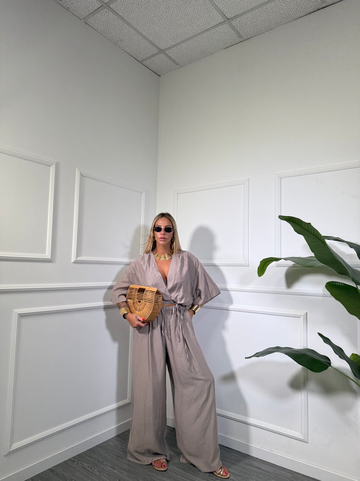Coordinato con blusa a portafoglio (Curvy) Zamira taupe 335