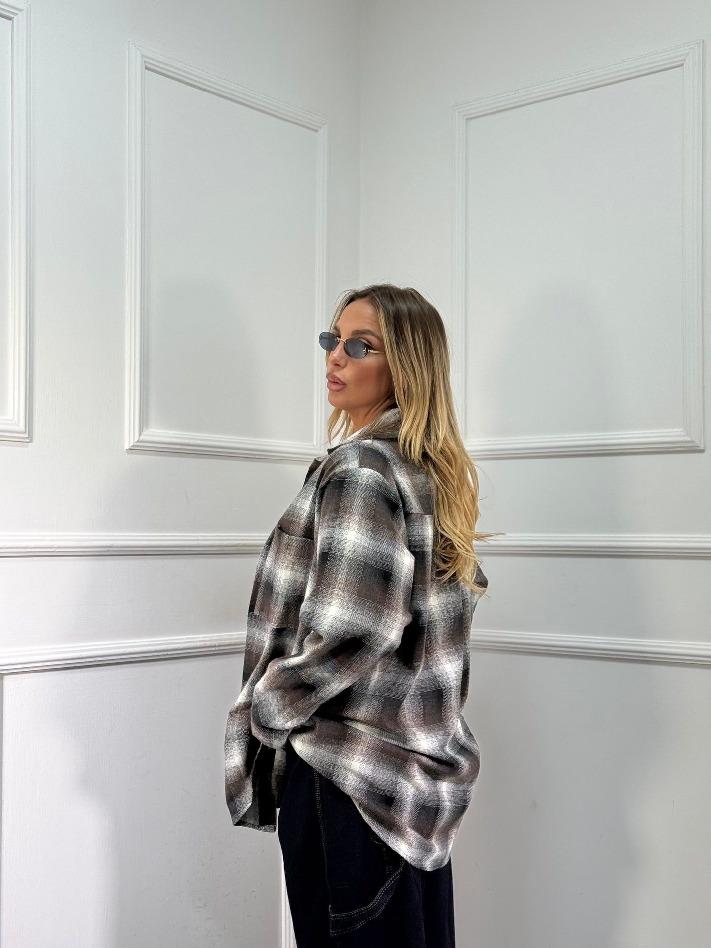 Camicia oversize in flanella con spalline Marshal marrone/bianca 25765