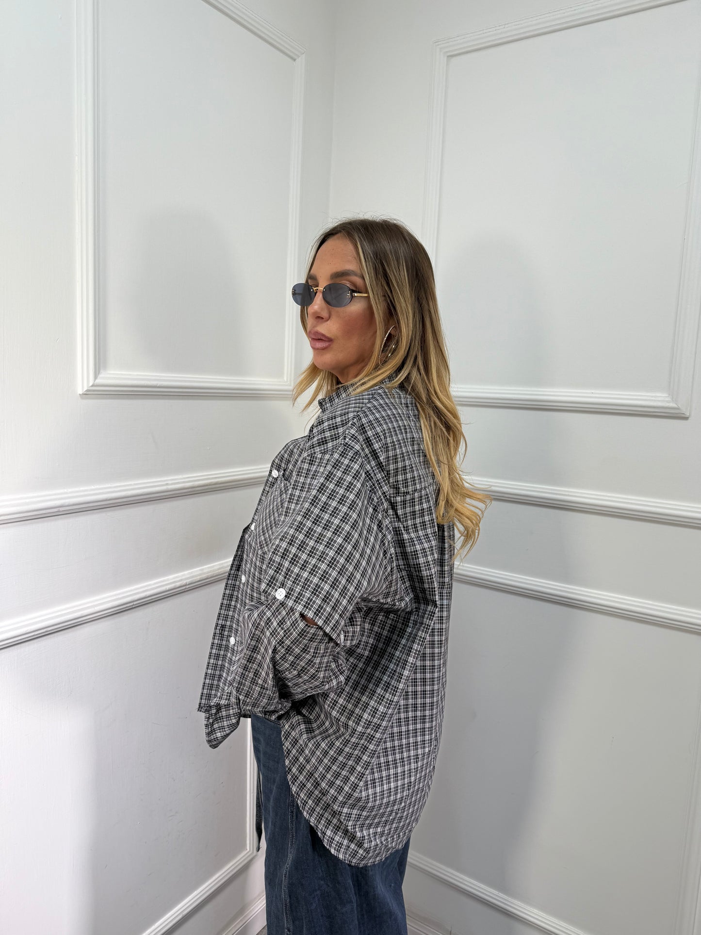 Camicia oversize con manicotti Vibes 2.0 nera/grigia mf2698