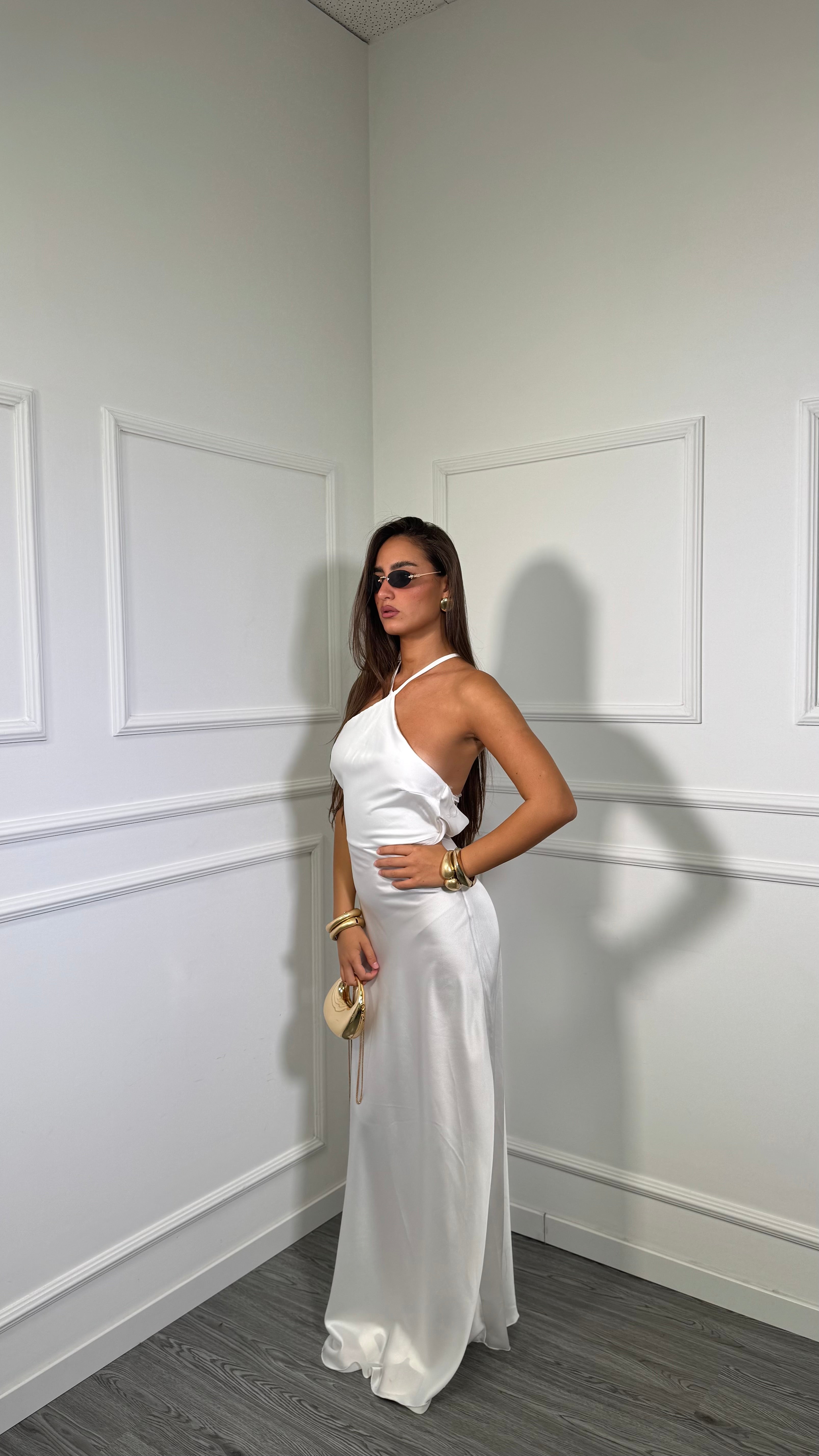 Abito lungo in satin scollo sul retro bianco 60536