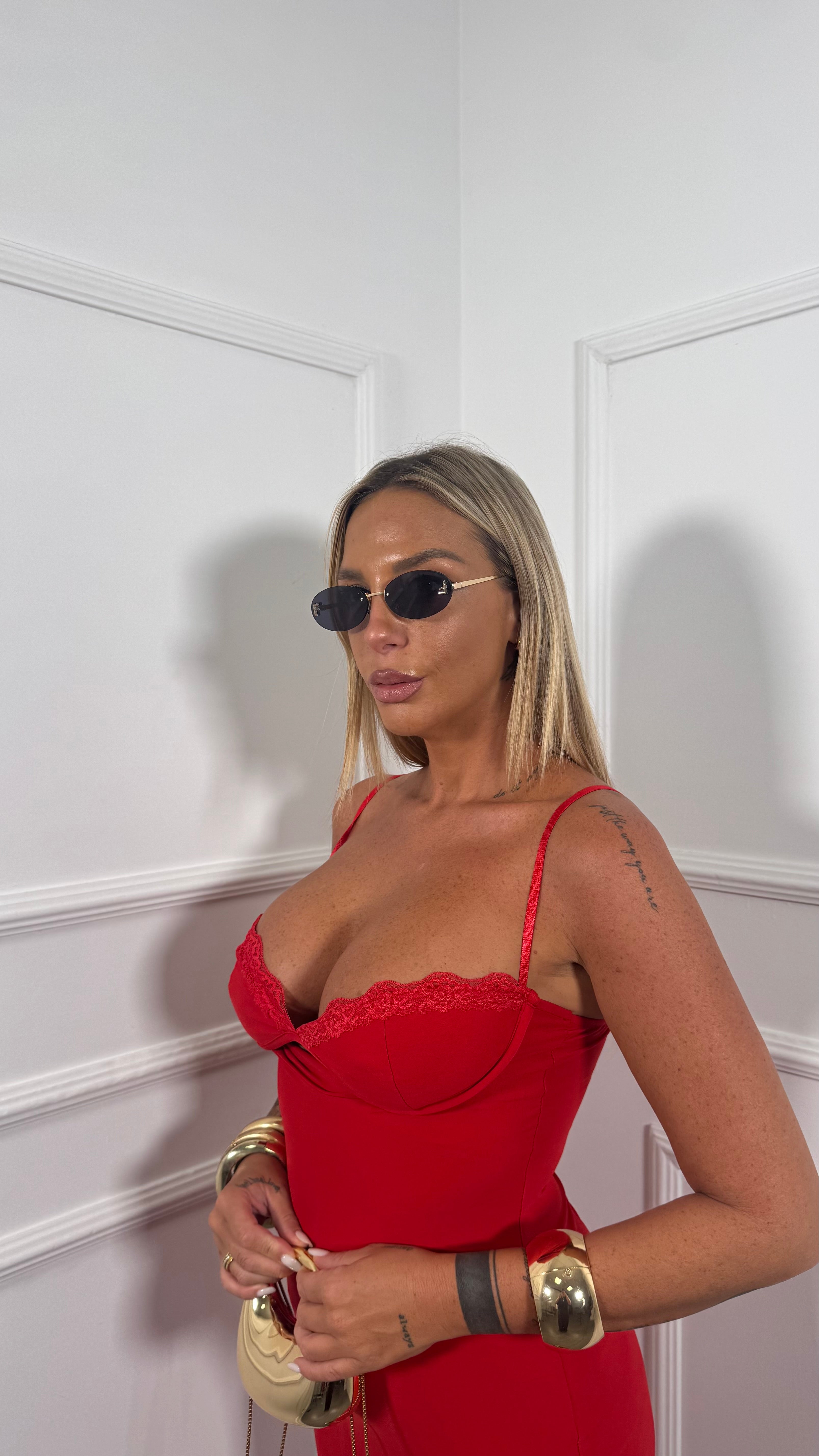 Abito midi in lycra cut out con dettaglio in pizzo Cecilia rosso 16811