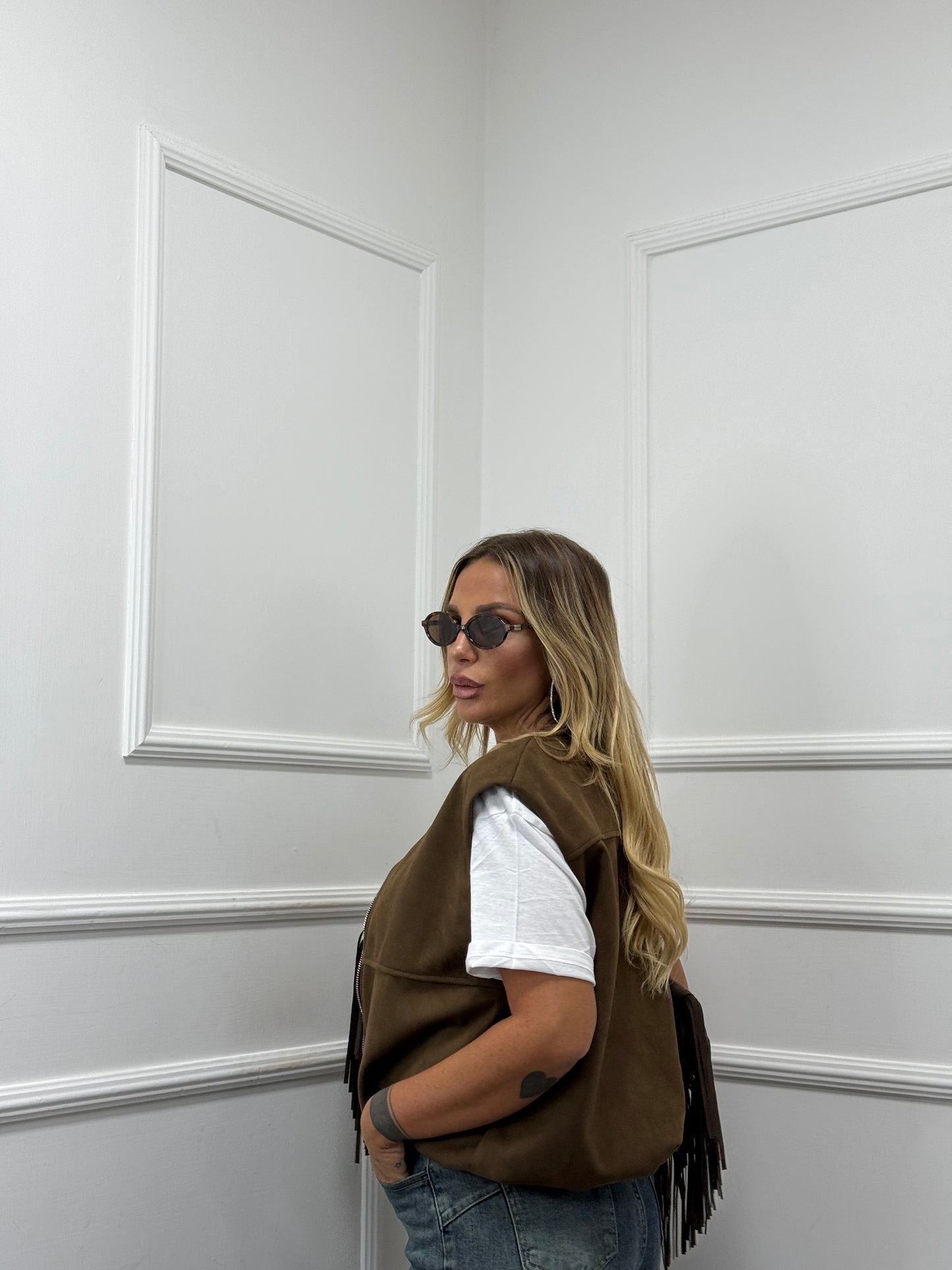 Gilet eco camoscio con zip marrone 2835