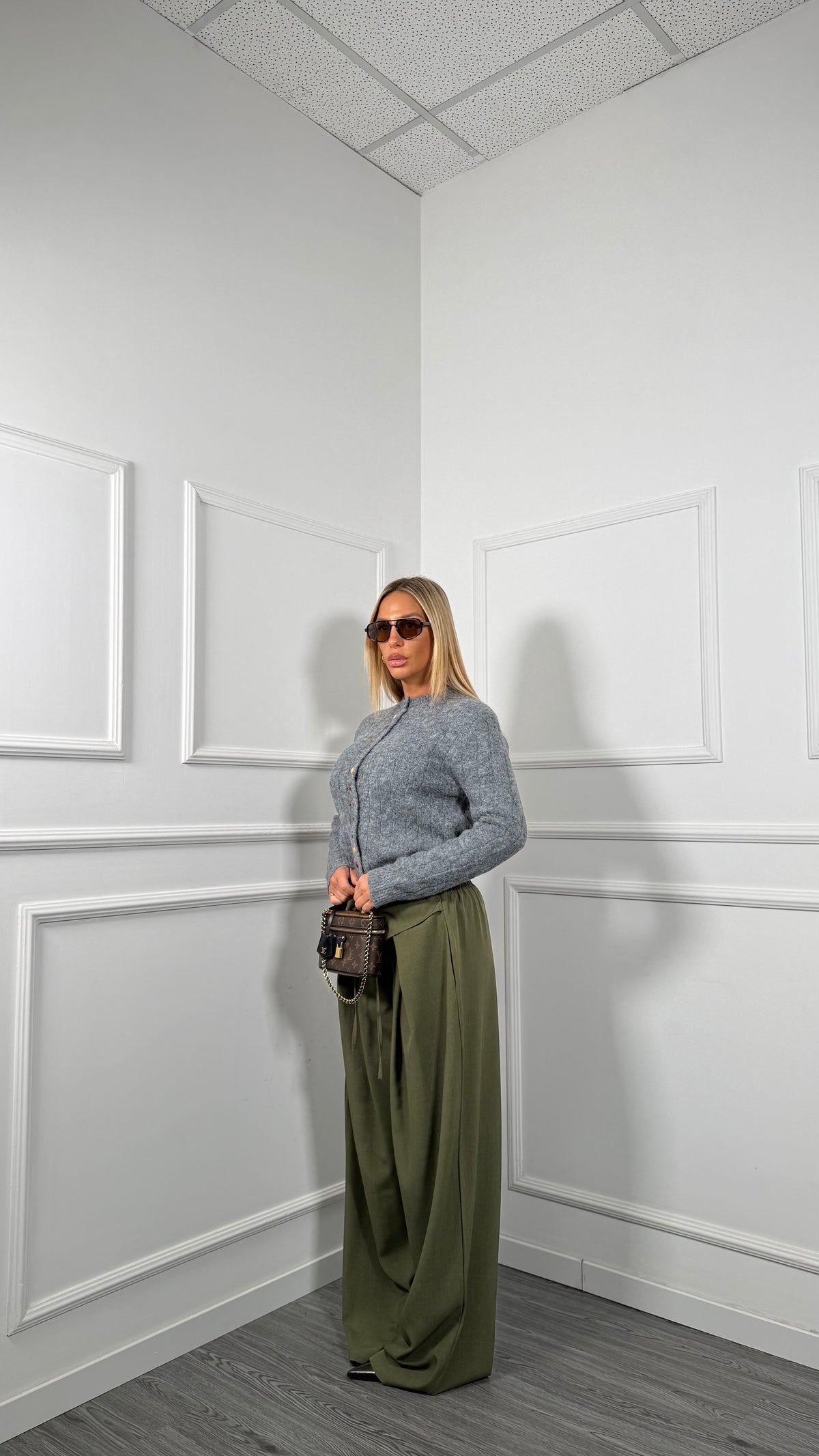 Pantaloni palazzo con risvolto in vita verde oliva 8254