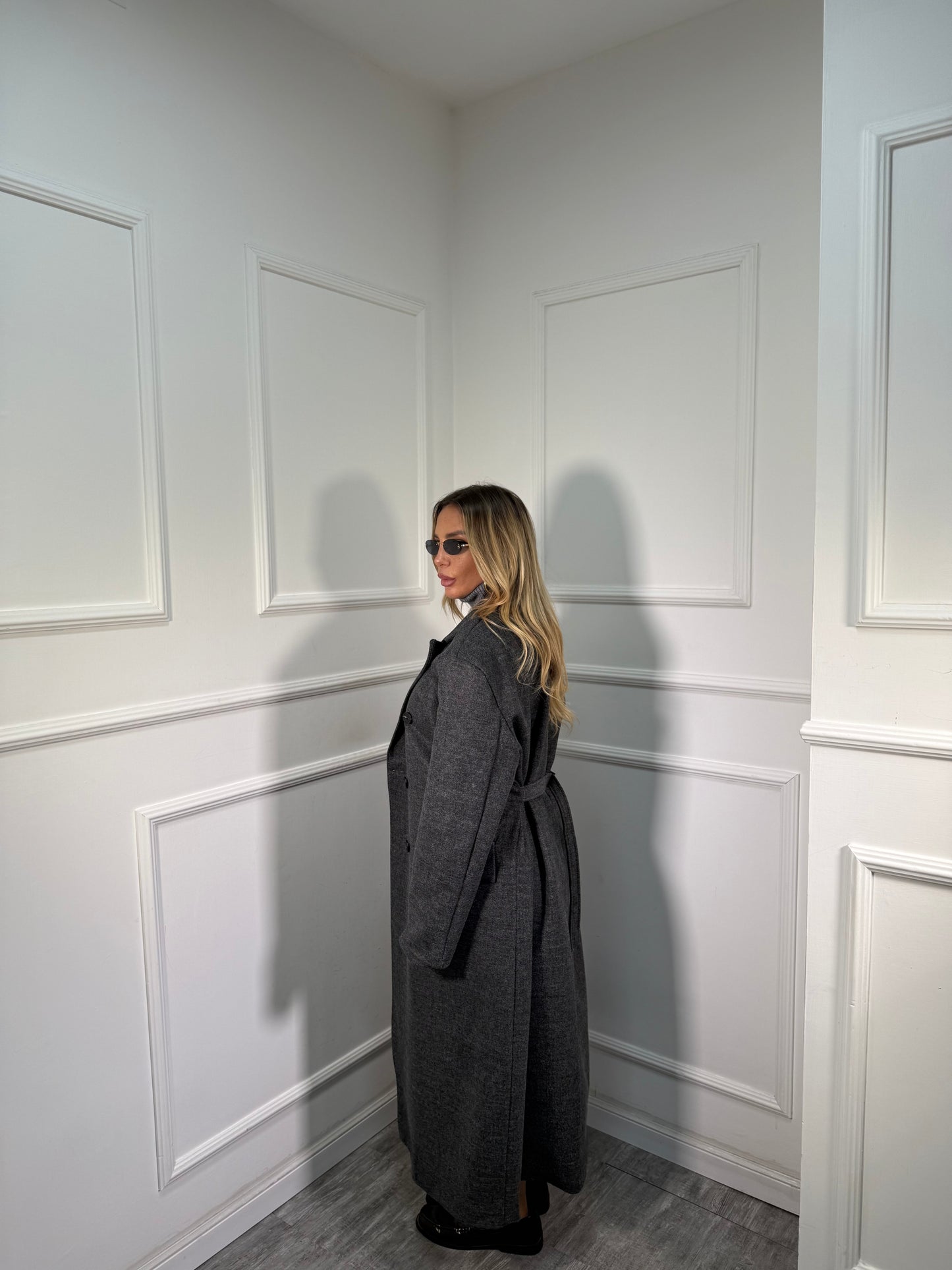 Cappotto doppiopetto con cinturino sul retro Broadway grigio scuro m11149