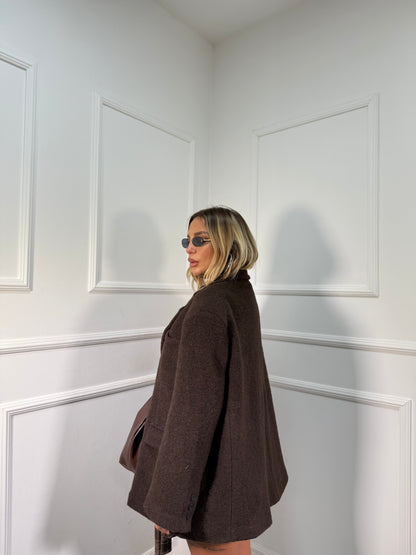 Blazer oversize con spalline in lana cotta cioccolato by justwest