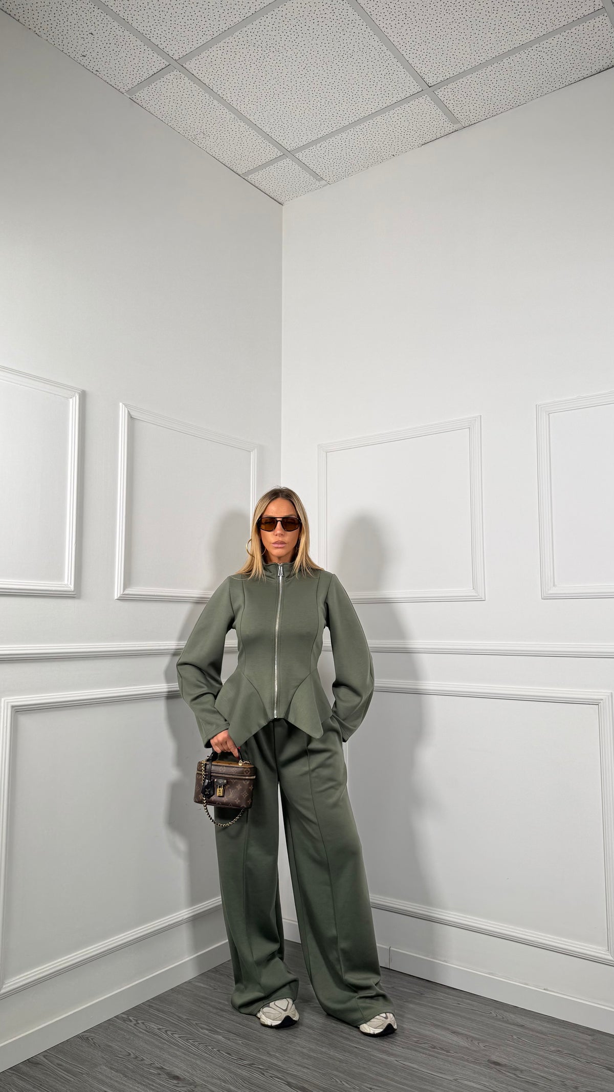 Coordinato tuta con felpa avvitata verde militare m8763