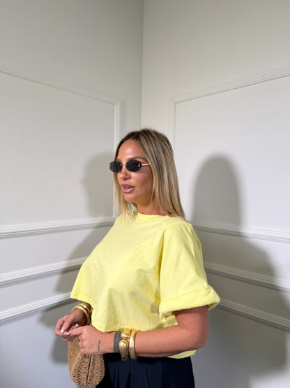 T-shirt crop con spalline e risvolto imbottito gialla 5649