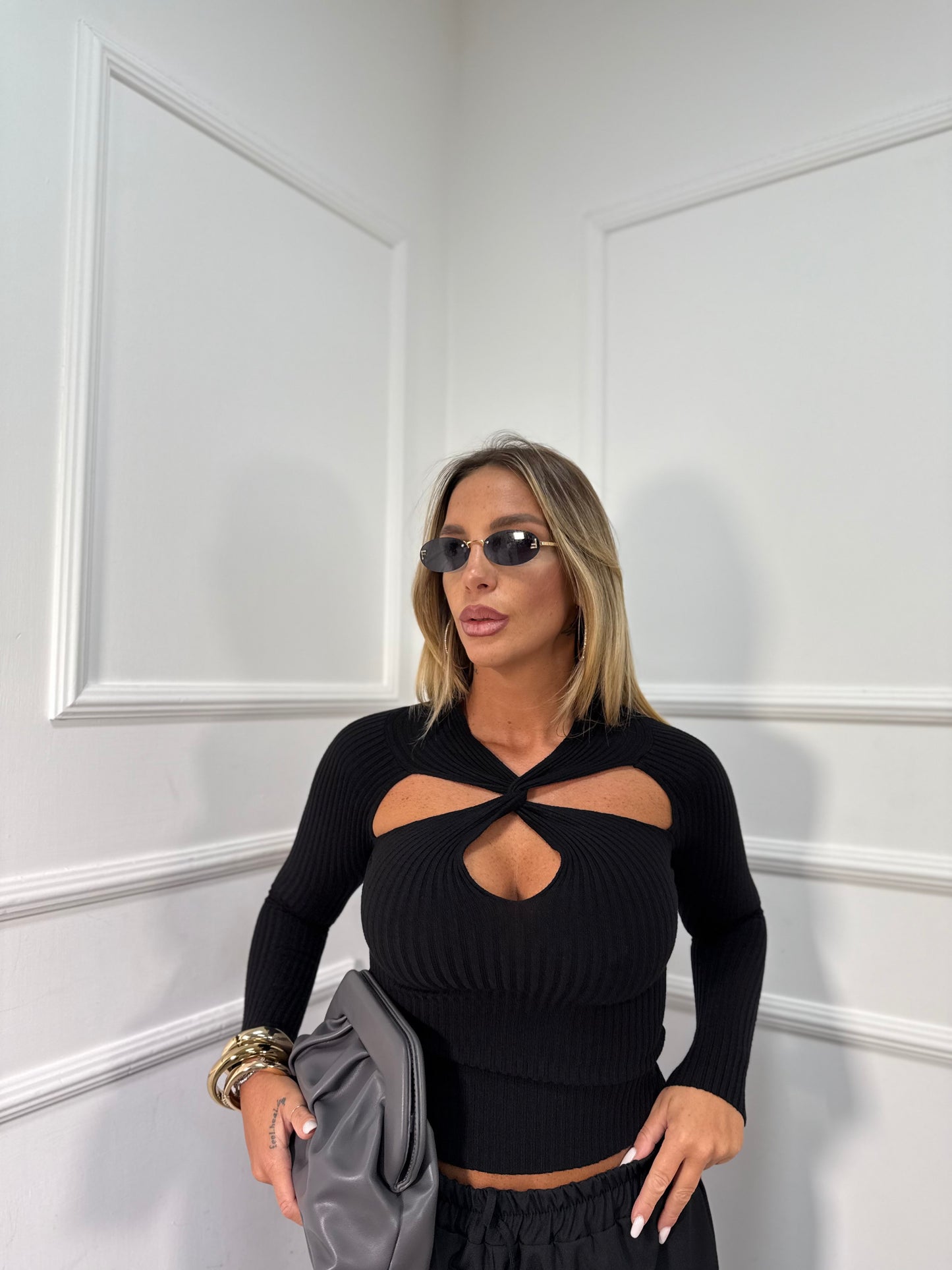 Maglioncino a costine intrecciato nero 8111