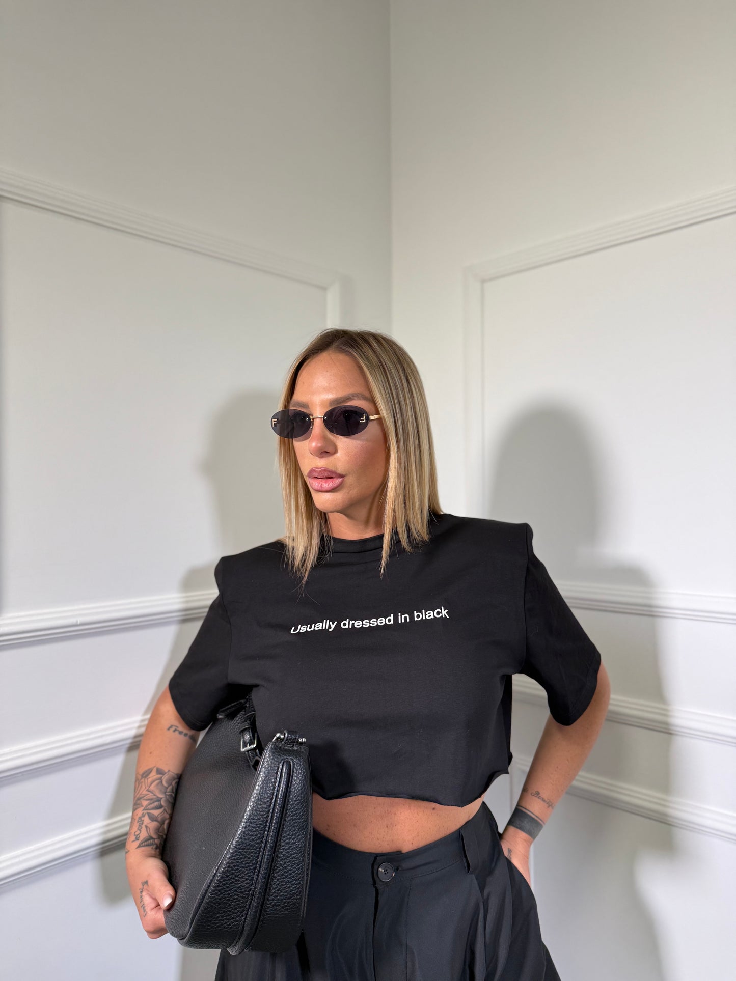 T-shirt crop con spalline by justwest Usually nera jw1906
