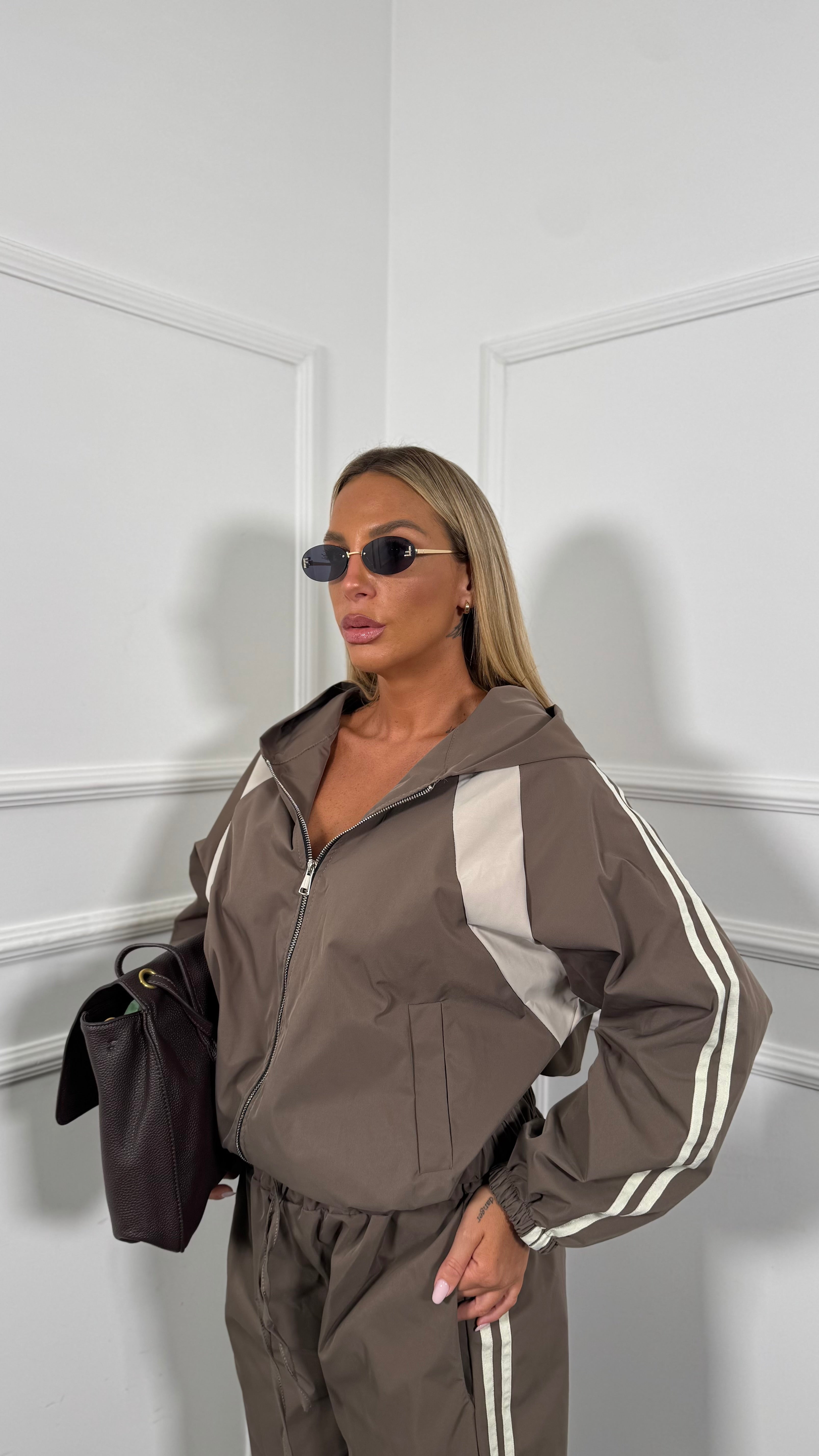 Coordinato tuta in neoprene con bande laterali CURVY taupe kk19306