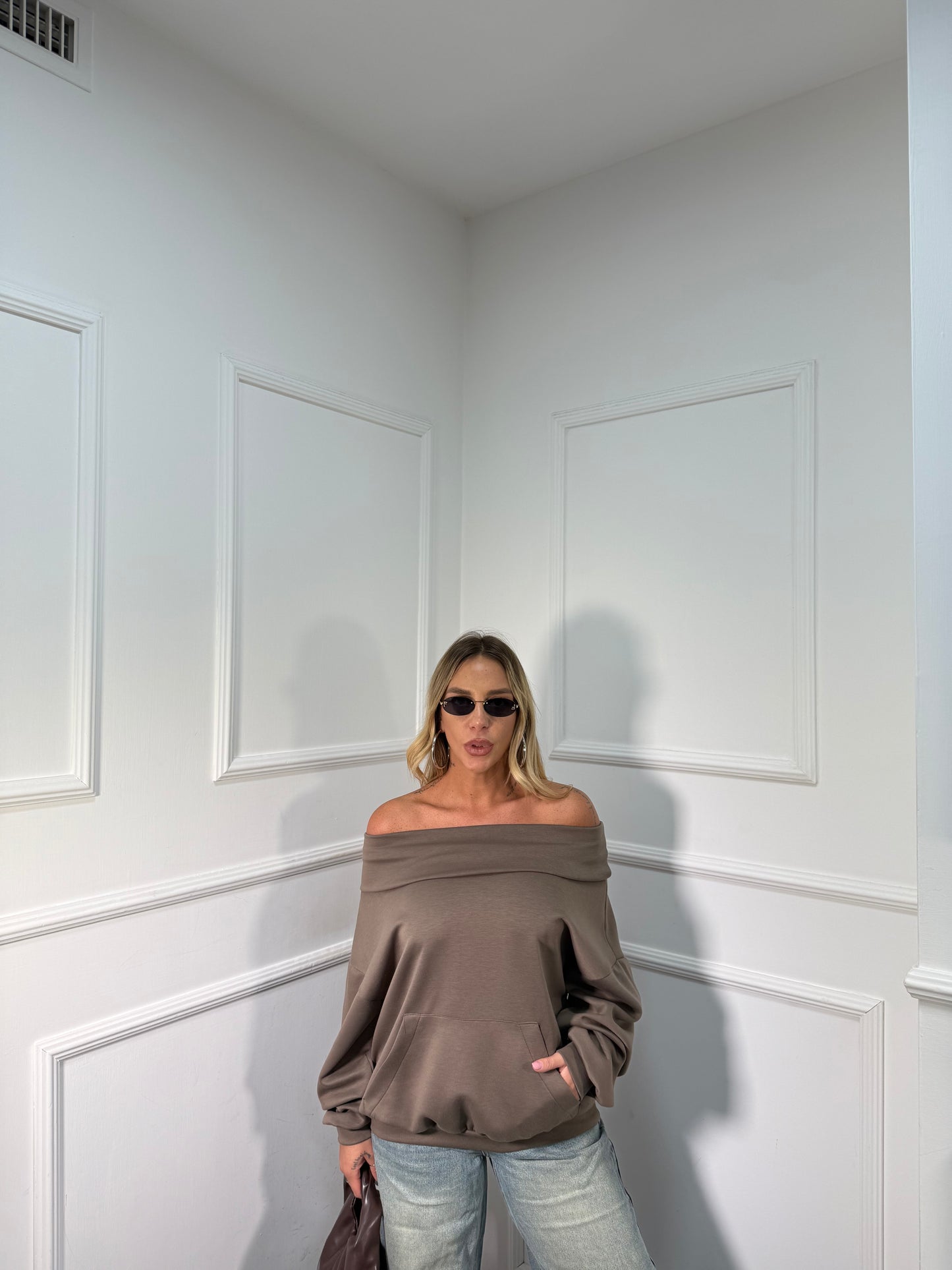 Felpa scollo a barca taupe 97037