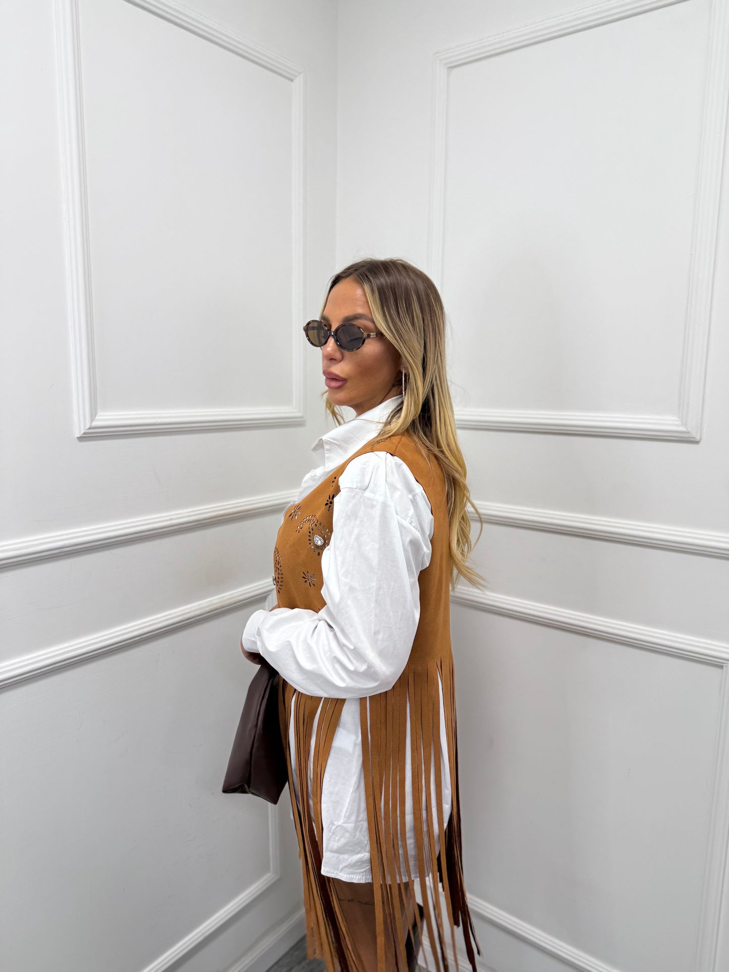 Gilet in eco camoscio con frange e strass cuoio 881255