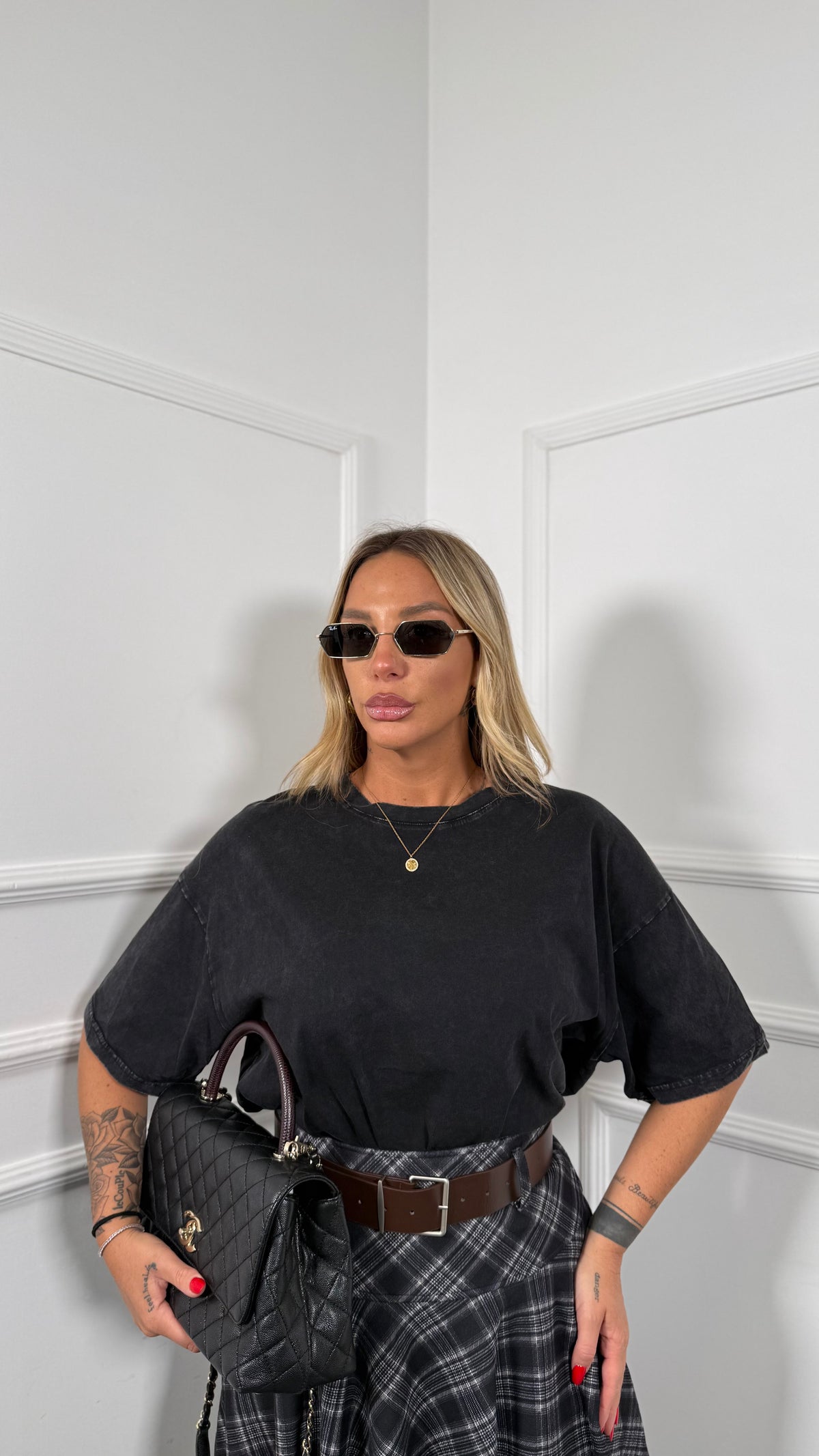 T-shirt oversize slavata nera 3341