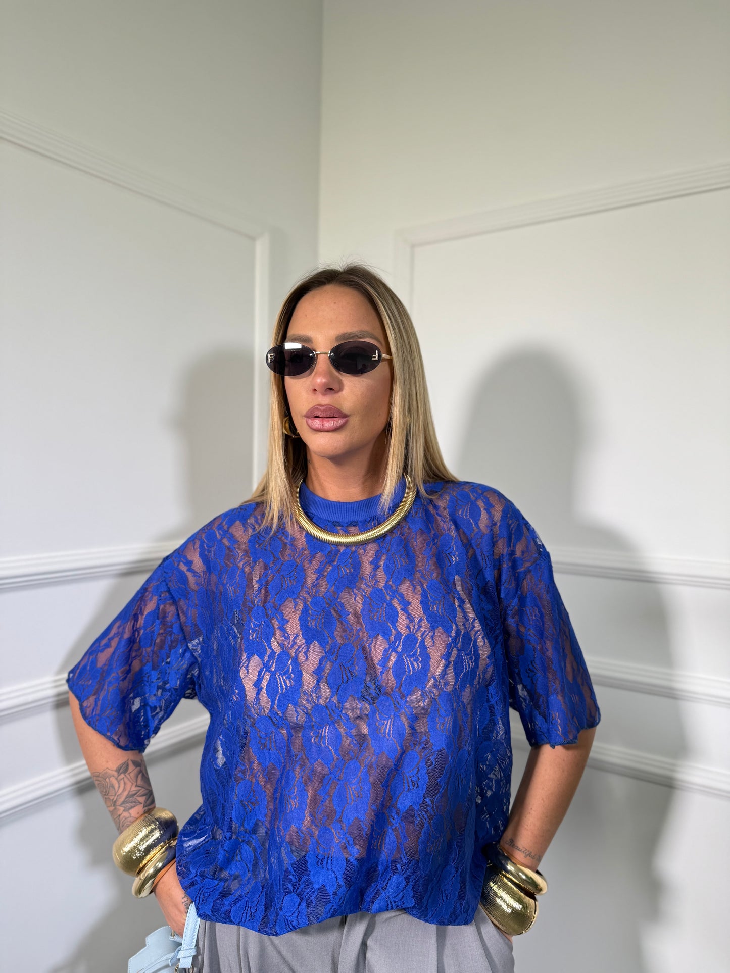 T-shirt oversize in pizzo Manila blu cobalto
