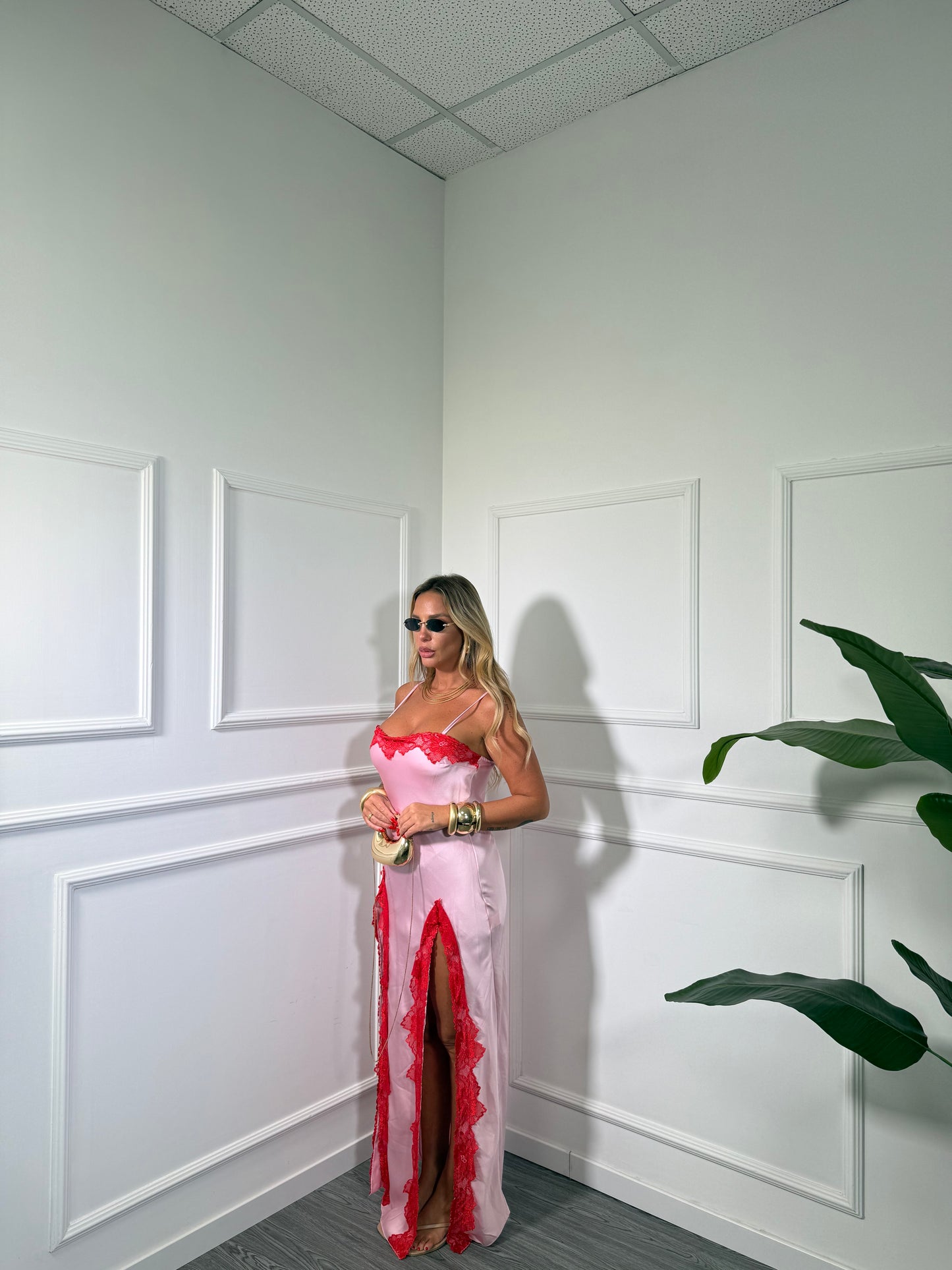 Abito lungo in satin con pizzo Conca rosa hp10238