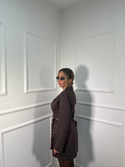 Abito giacca con spalline cioccolato 43243