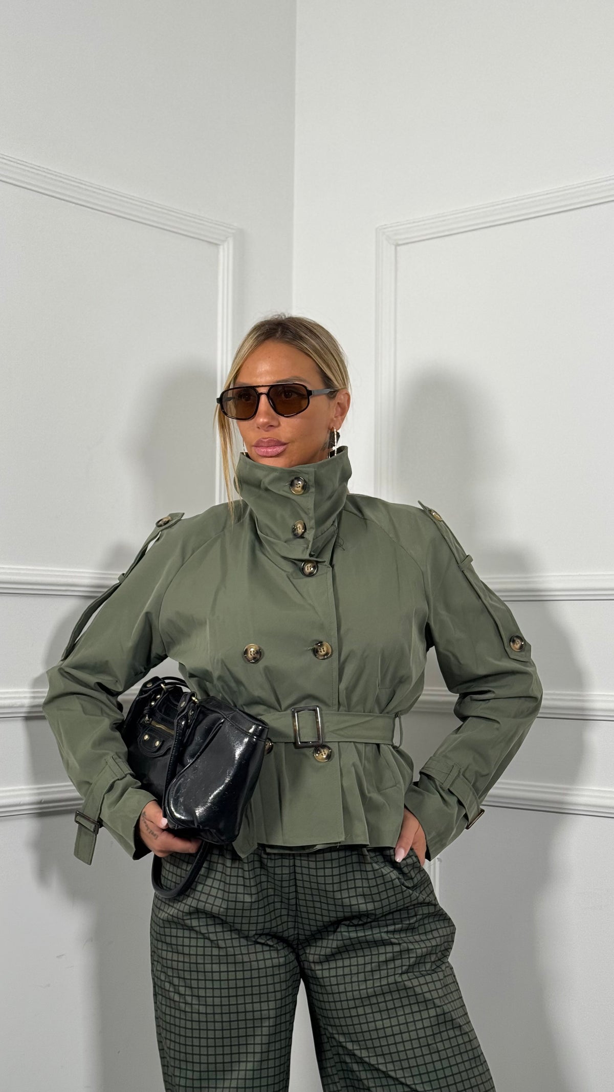 Trench collo alto con cintura verde militare 13551