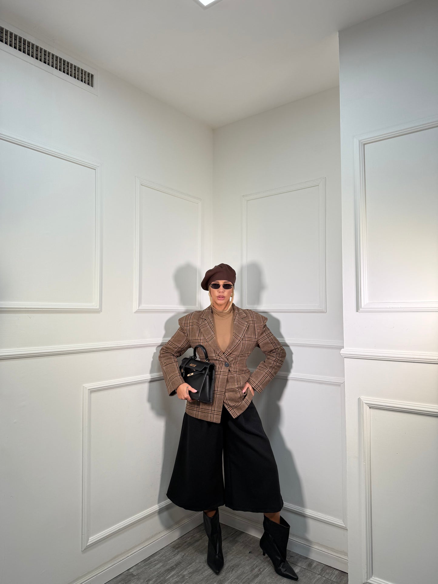 Bermuda in lana con cintura Bradley by justwest nero 2664p