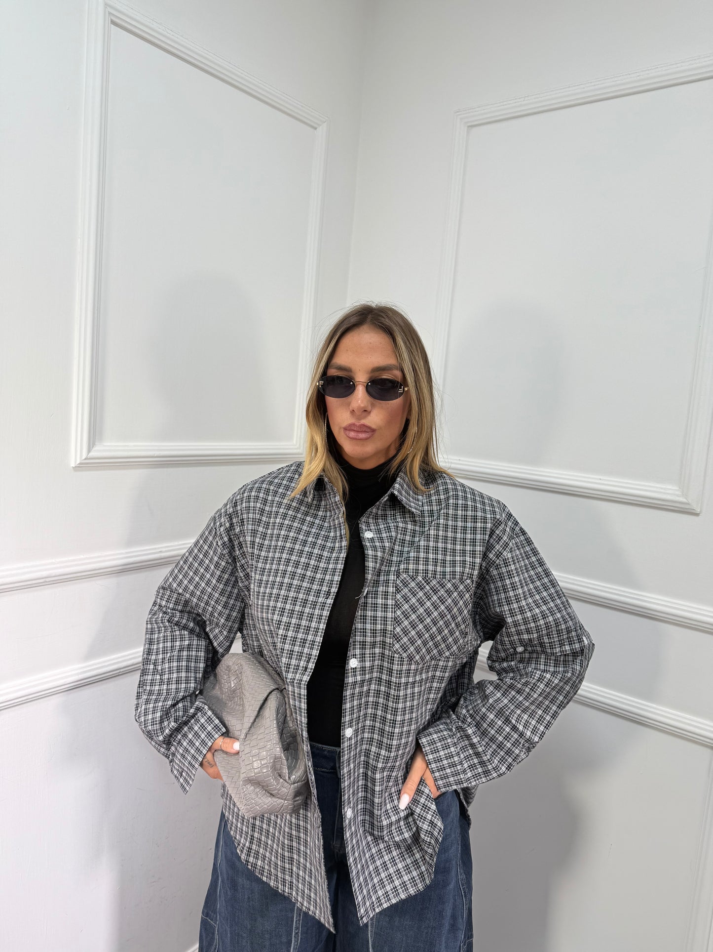 Camicia oversize con manicotti Vibes 2.0 nera/grigia mf2698