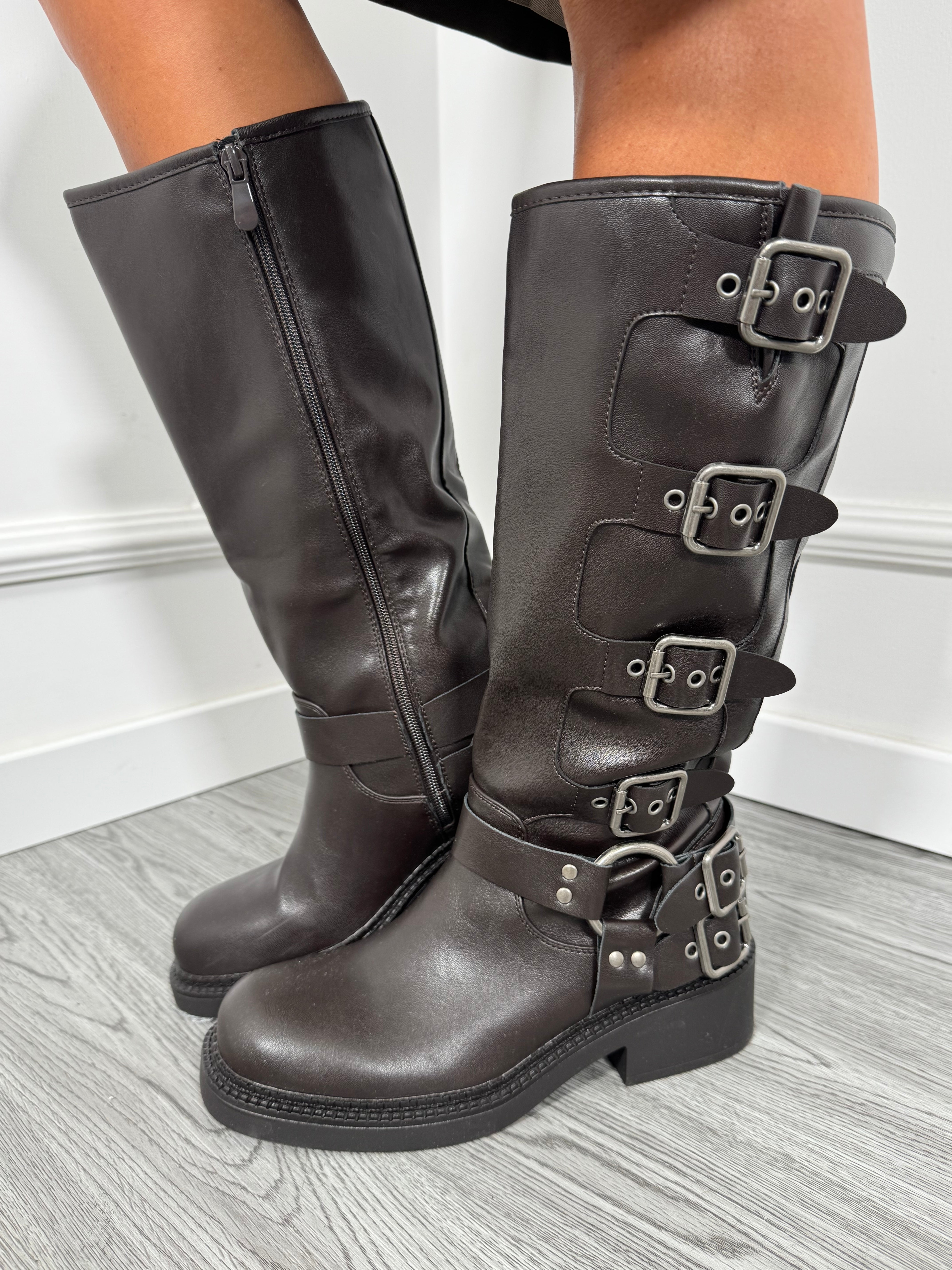 Stivale biker con fibbie cioccolato hj903