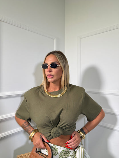 T-shirt crop con nodo e spalline verde militare h25004