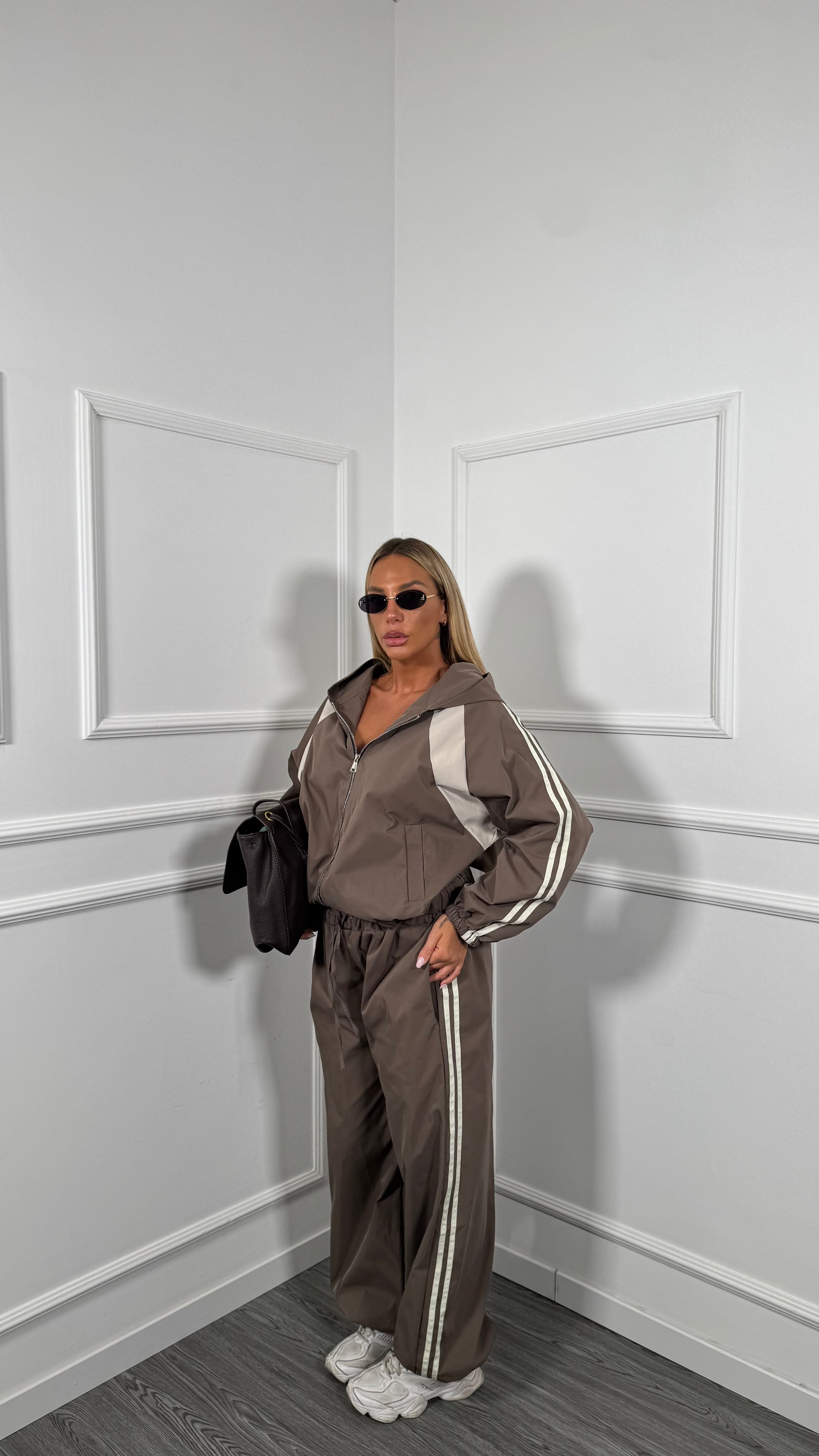 Coordinato tuta in neoprene con bande laterali CURVY taupe kk19306