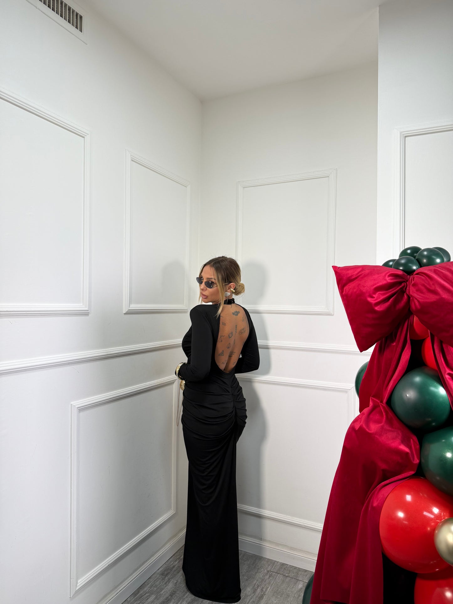 Abito lungo con spacco e scollo a goccia Paradise nero 27640