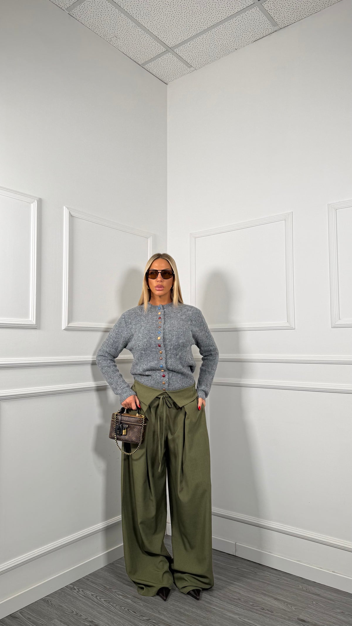 Pantaloni palazzo con risvolto in vita verde oliva 8254