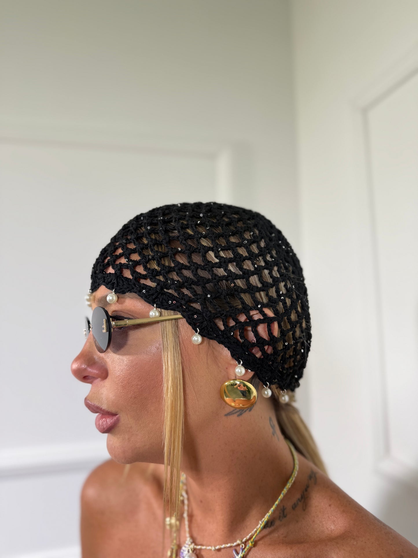 Cuffietta in macramè micro paillettes e perline nera