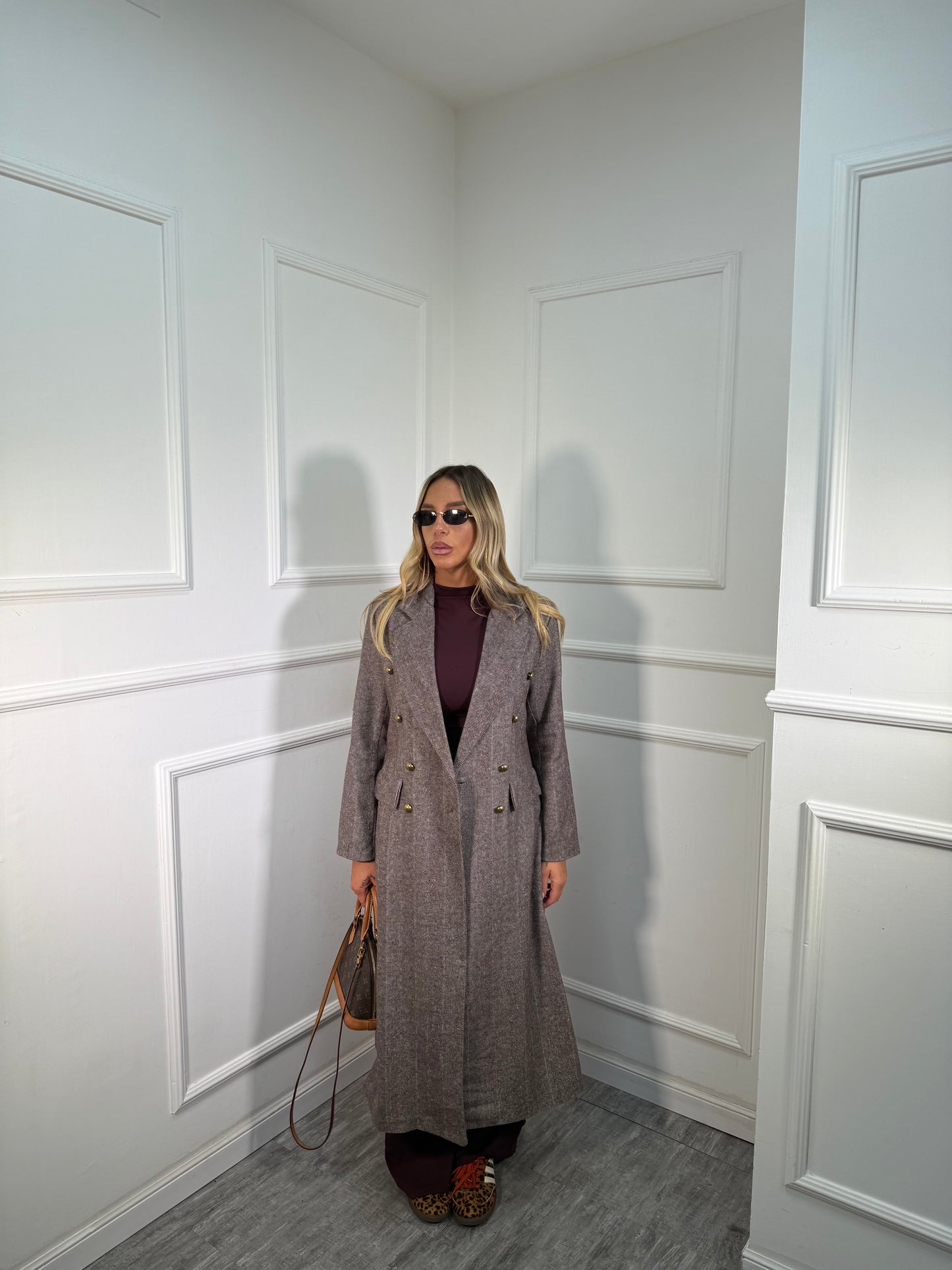 Cappotto spigato doppiopetto con spalline cacao 2898